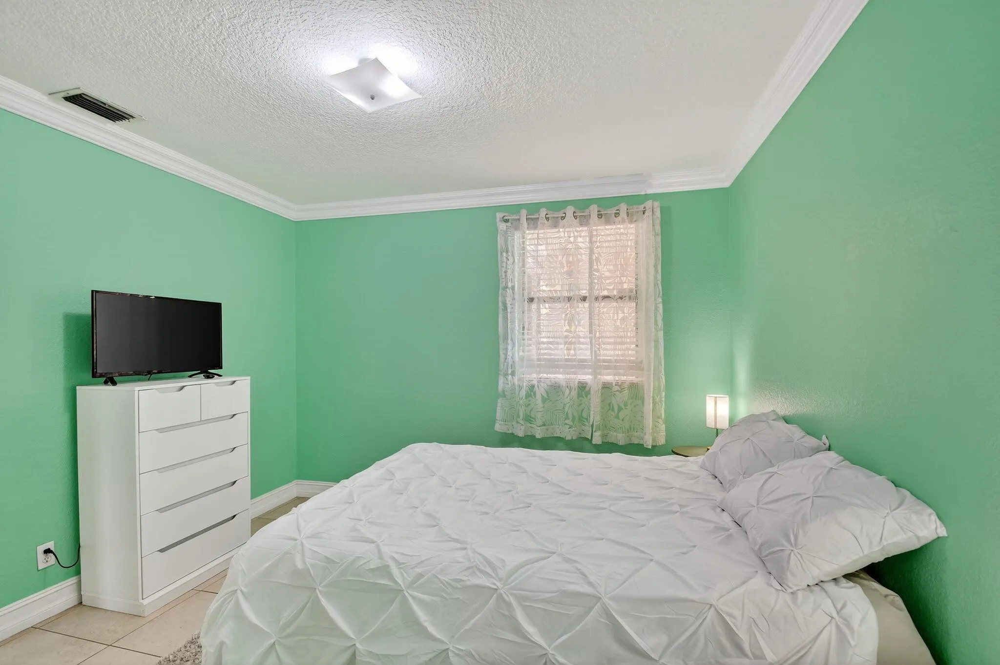 1035 Soelca Drive