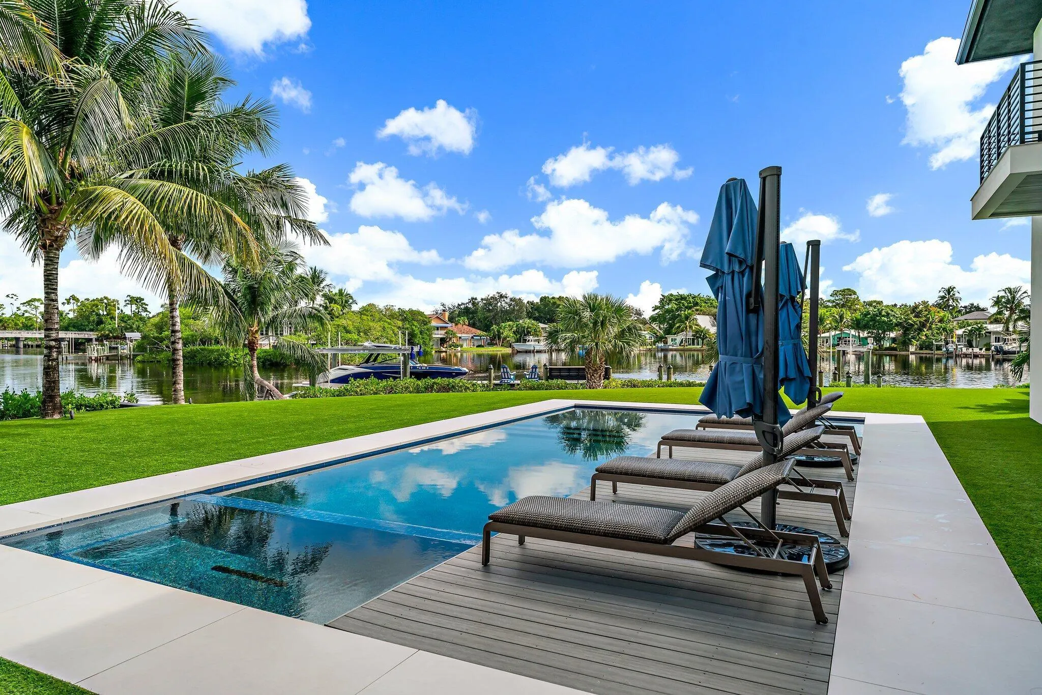 18941 SE Reach Island Lane