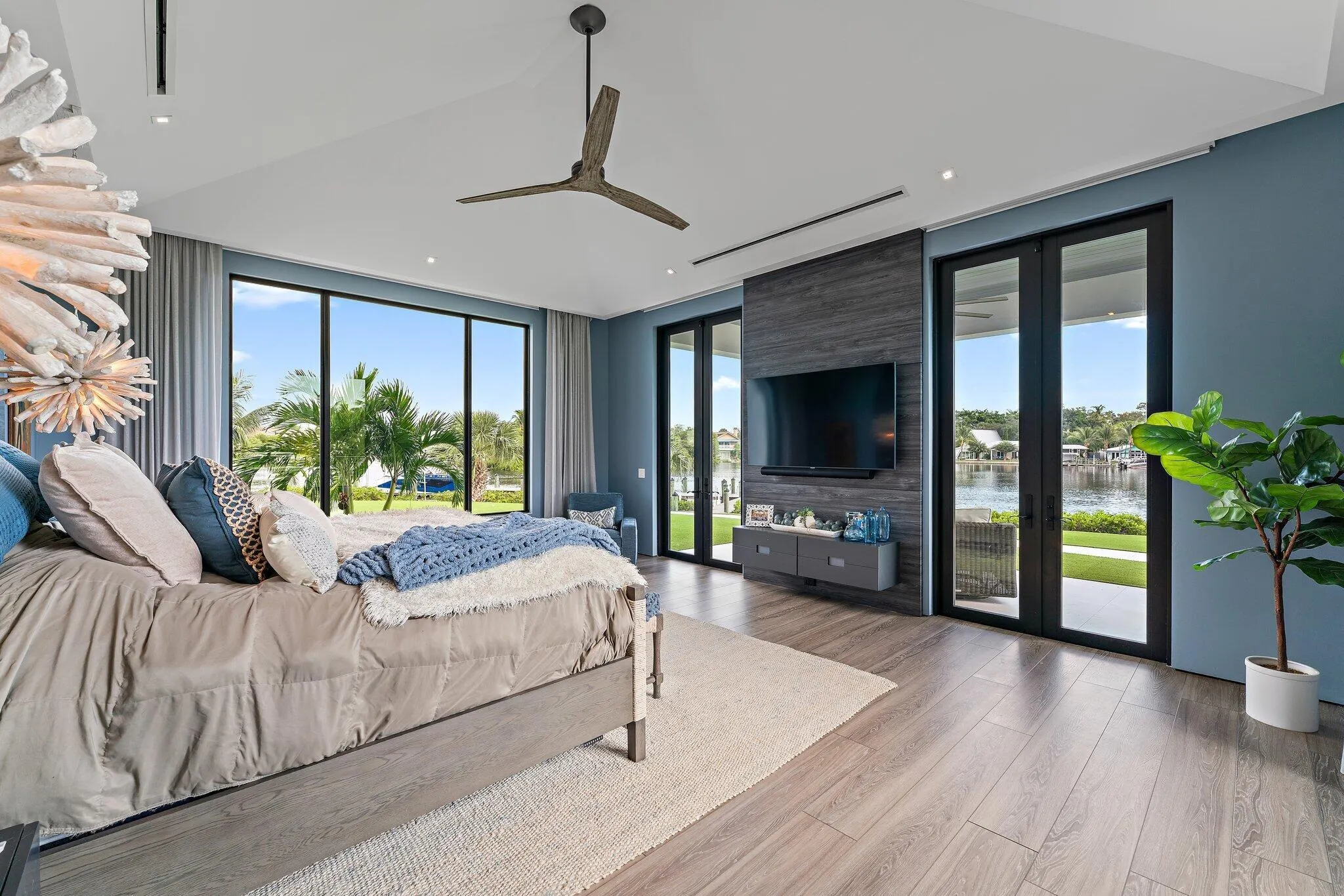 18941 SE Reach Island Lane