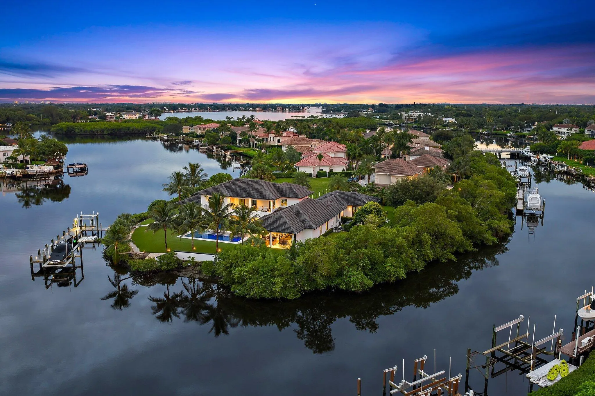 18941 SE Reach Island Lane