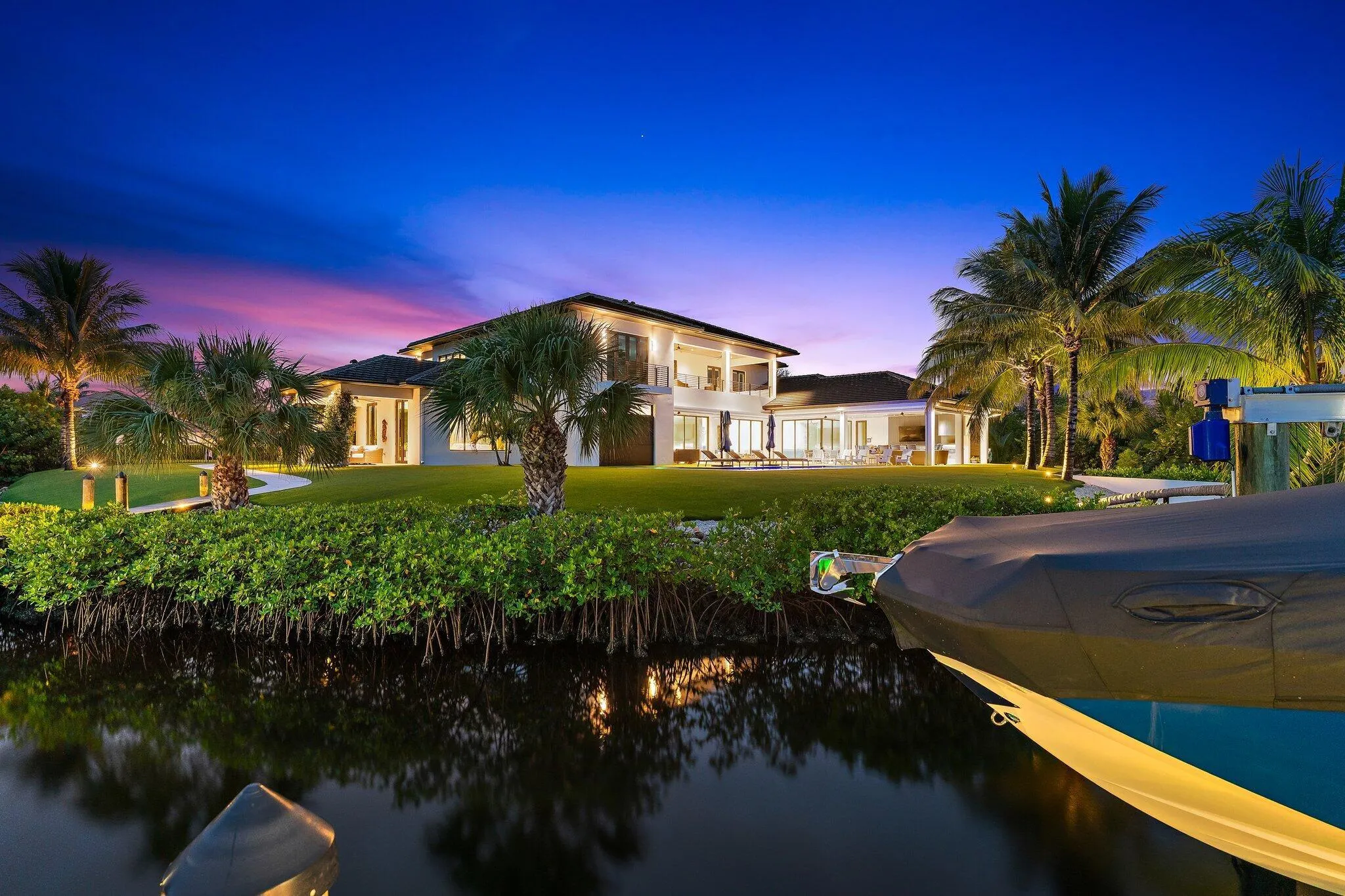 18941 SE Reach Island Lane