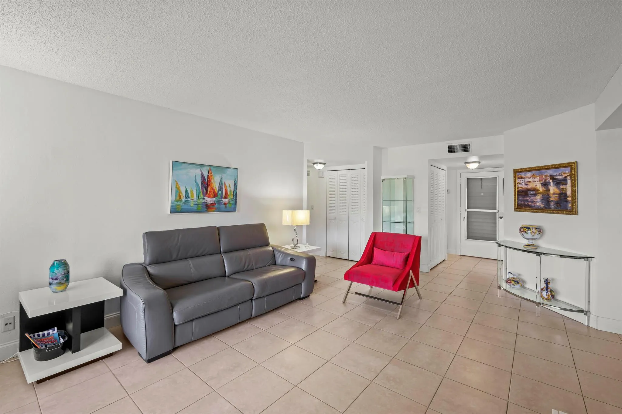 3871 Via Poinciana, #104