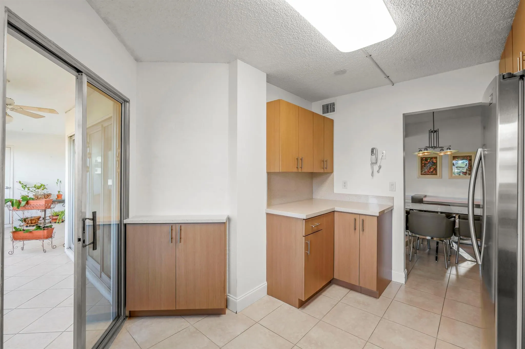 3871 Via Poinciana, #104