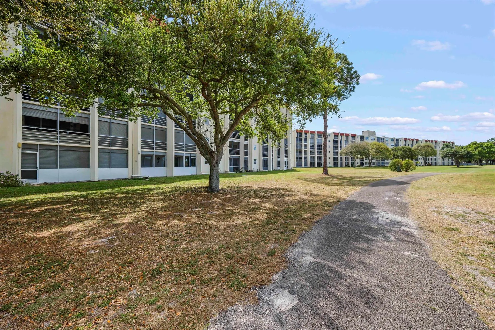 3871 Via Poinciana, #104