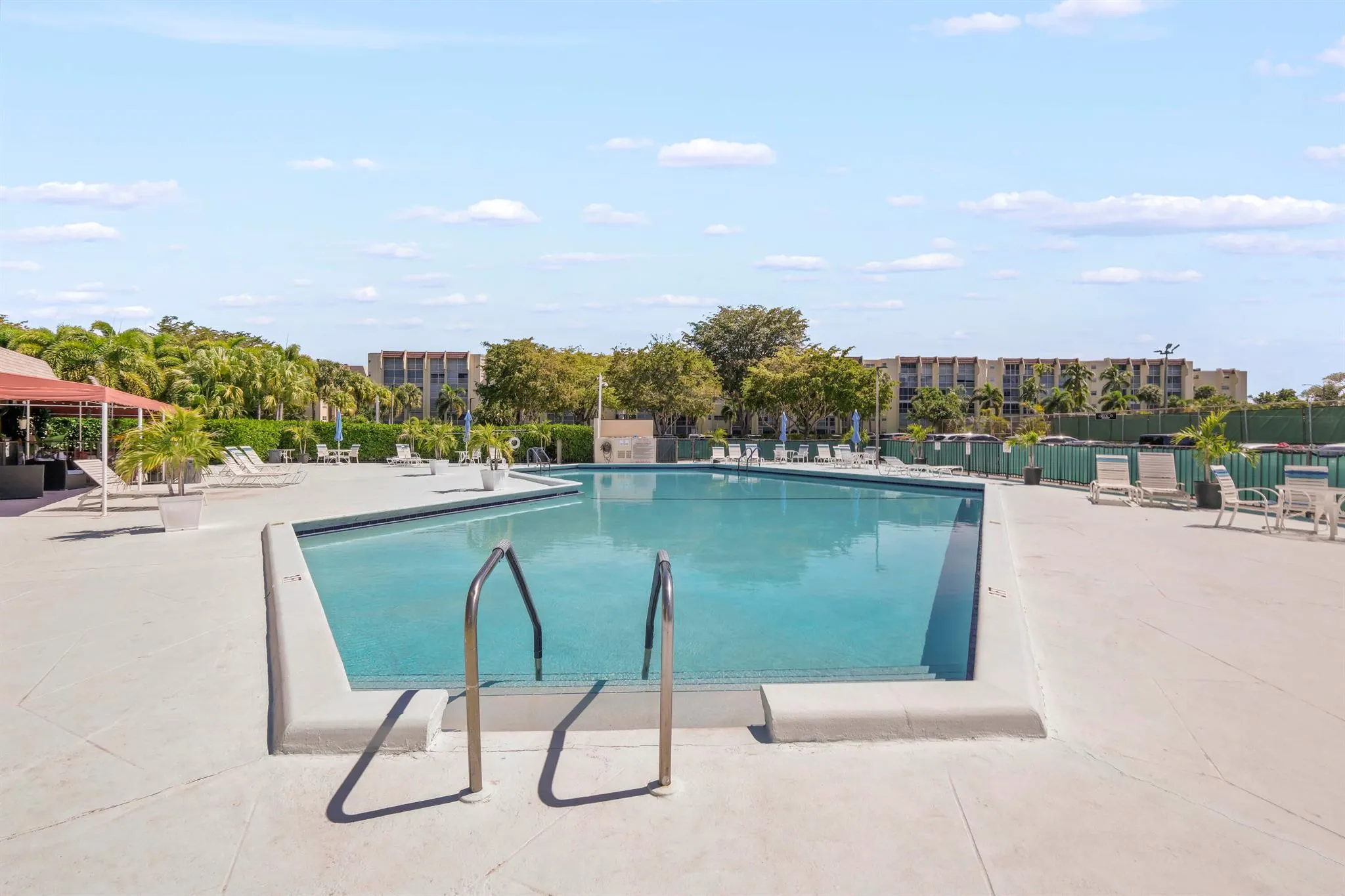 3871 Via Poinciana, #104
