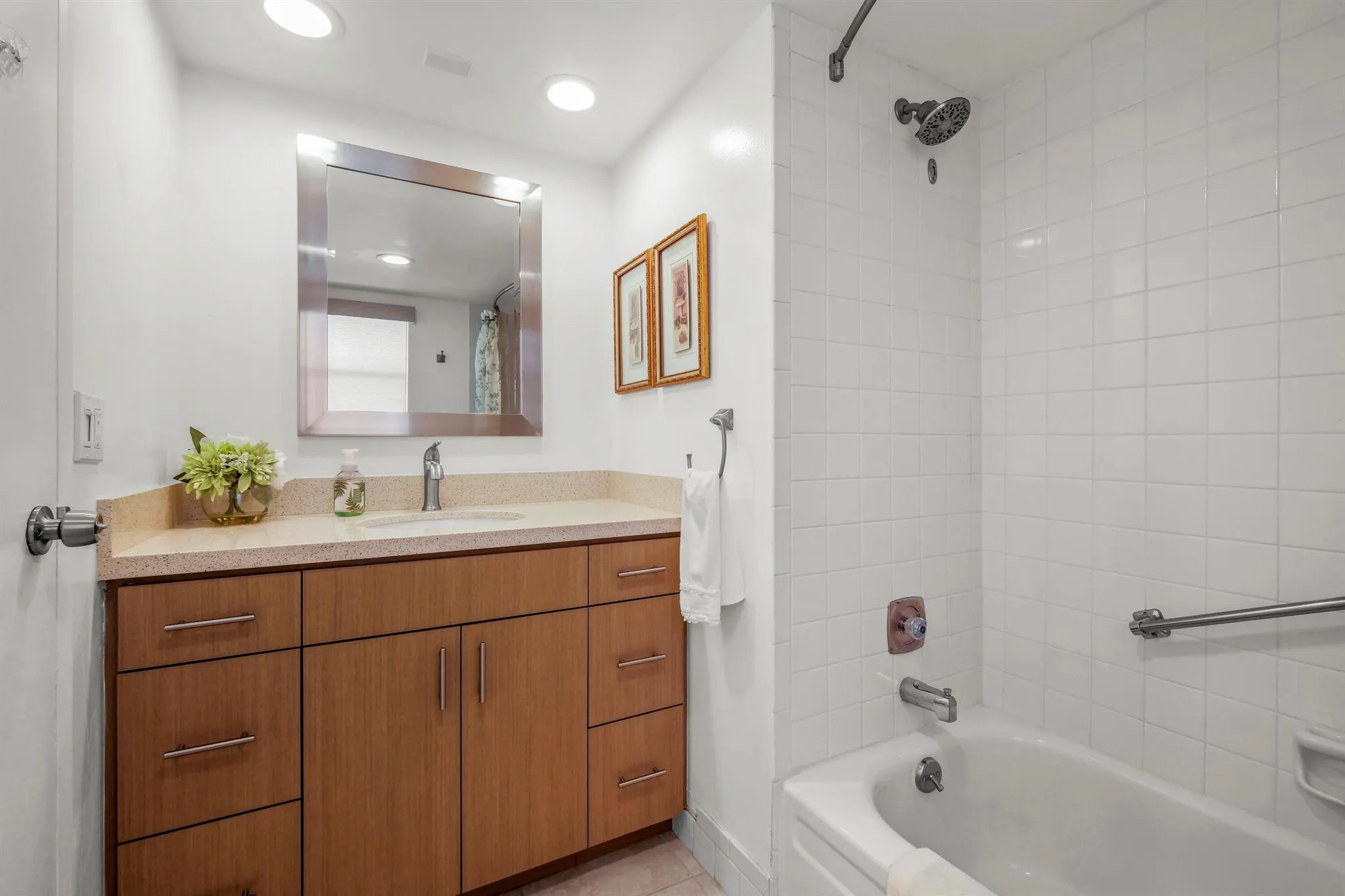 3871 Via Poinciana, #104