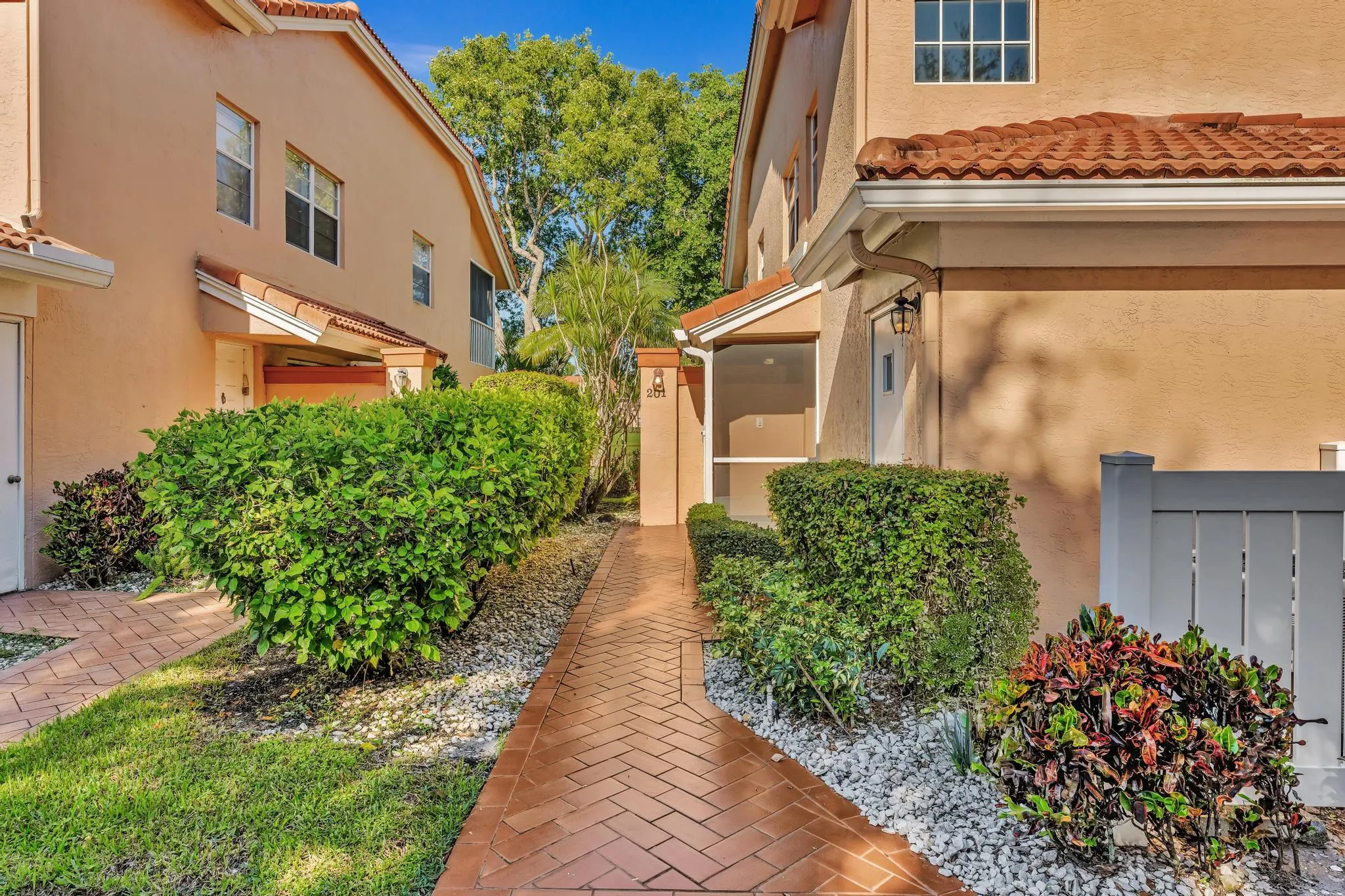 9589 Shadybrook Drive, #201