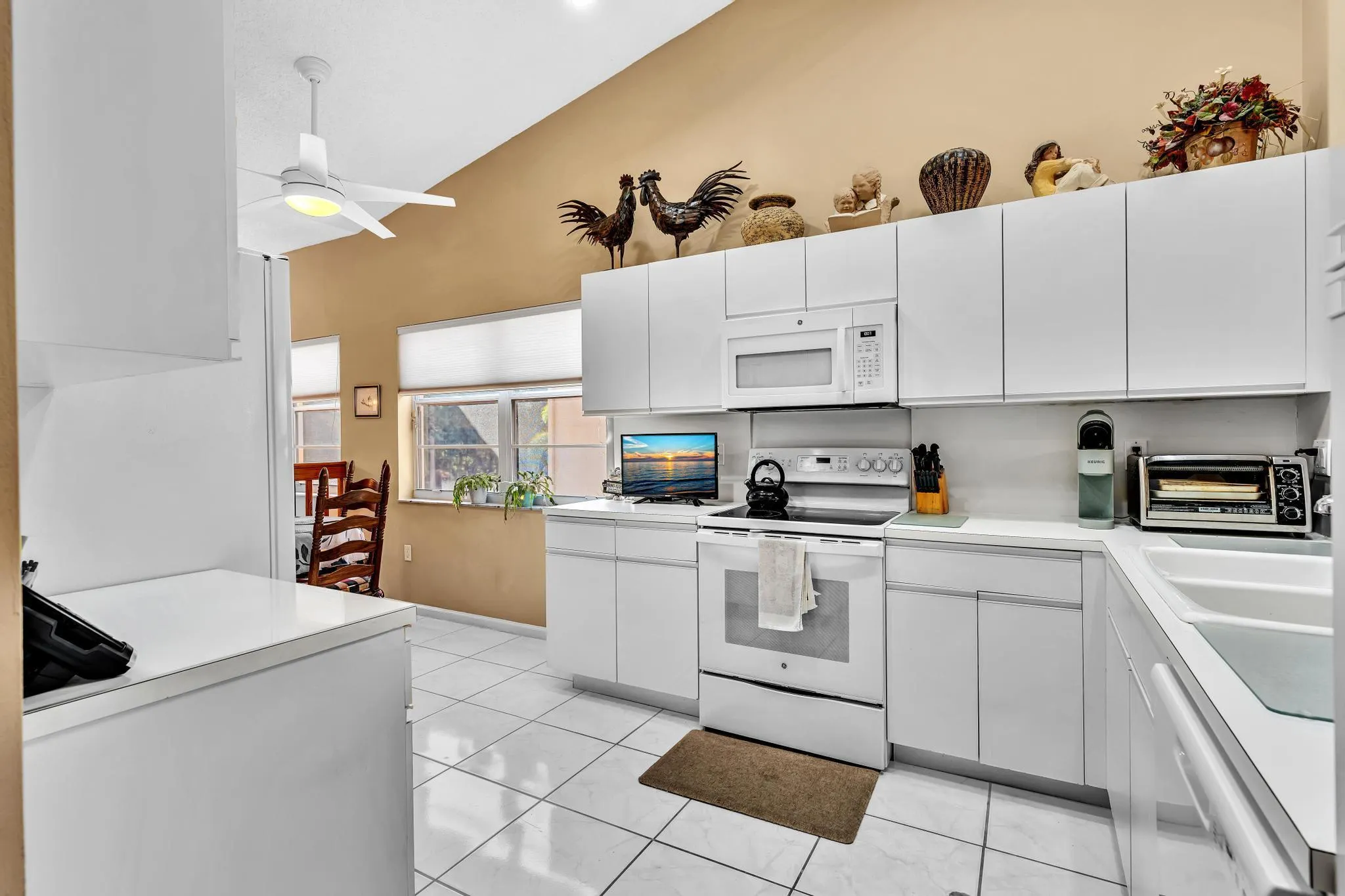 9589 Shadybrook Drive, #201