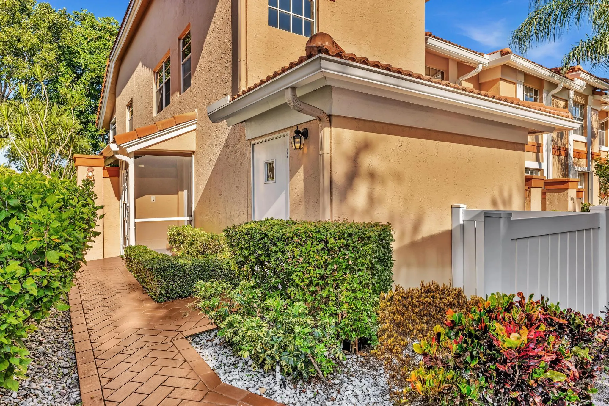 9589 Shadybrook Drive, #201