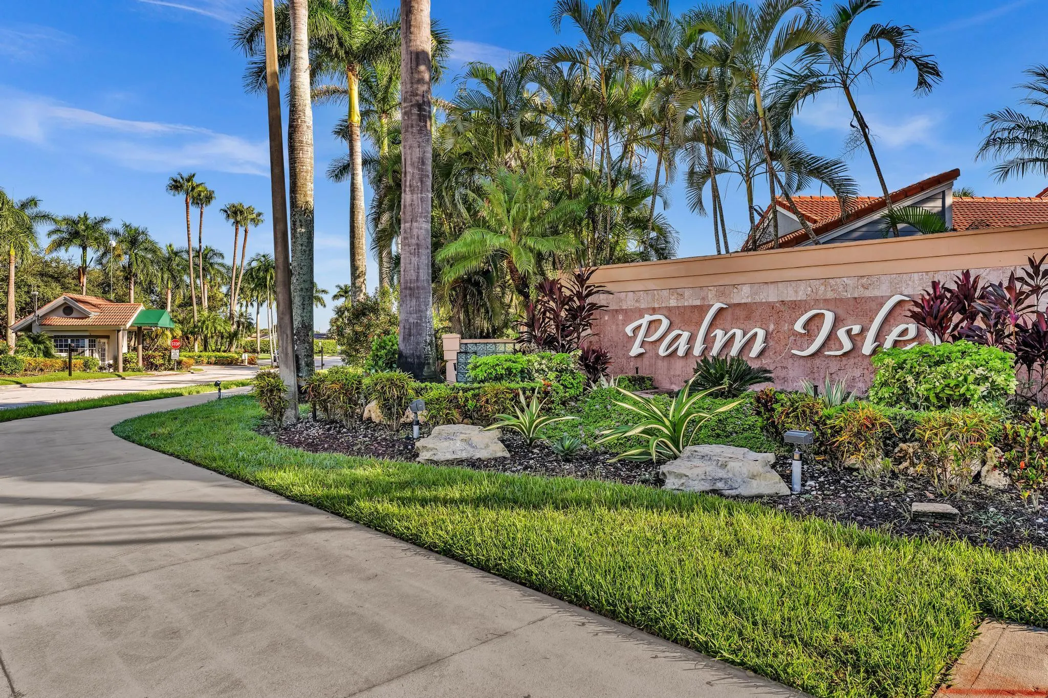 9589 Shadybrook Drive, #201