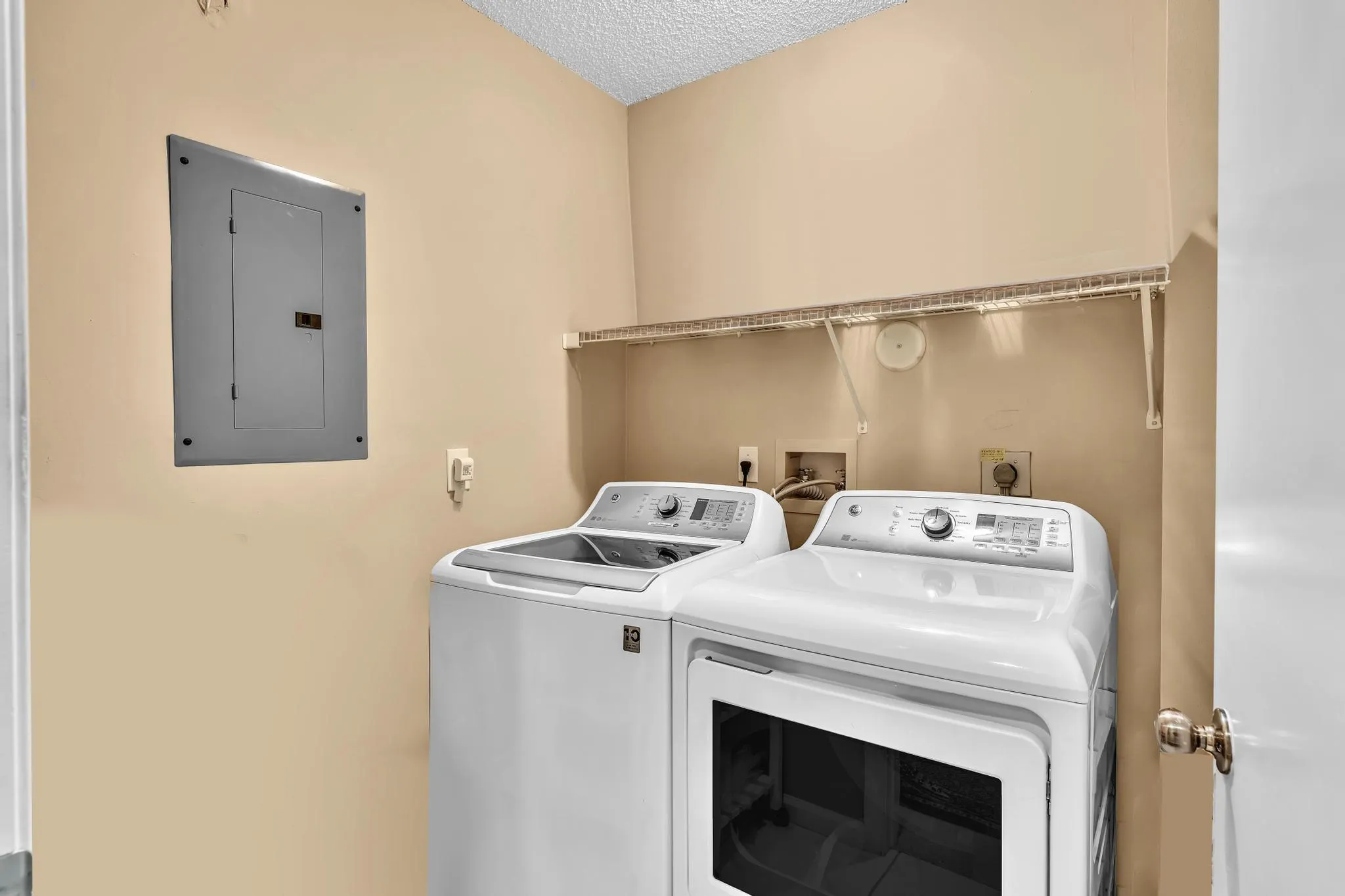 9589 Shadybrook Drive, #201