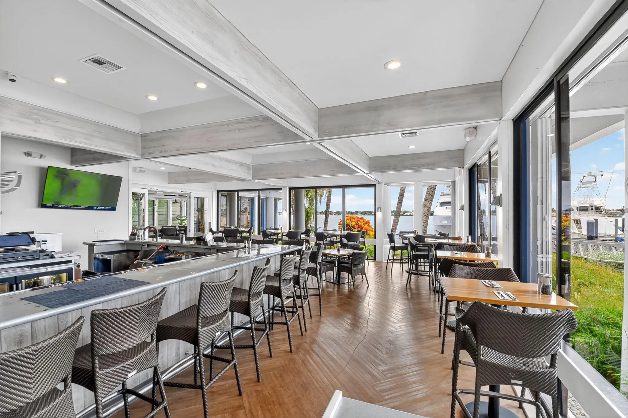 132 Lakeshore Drive, #1118