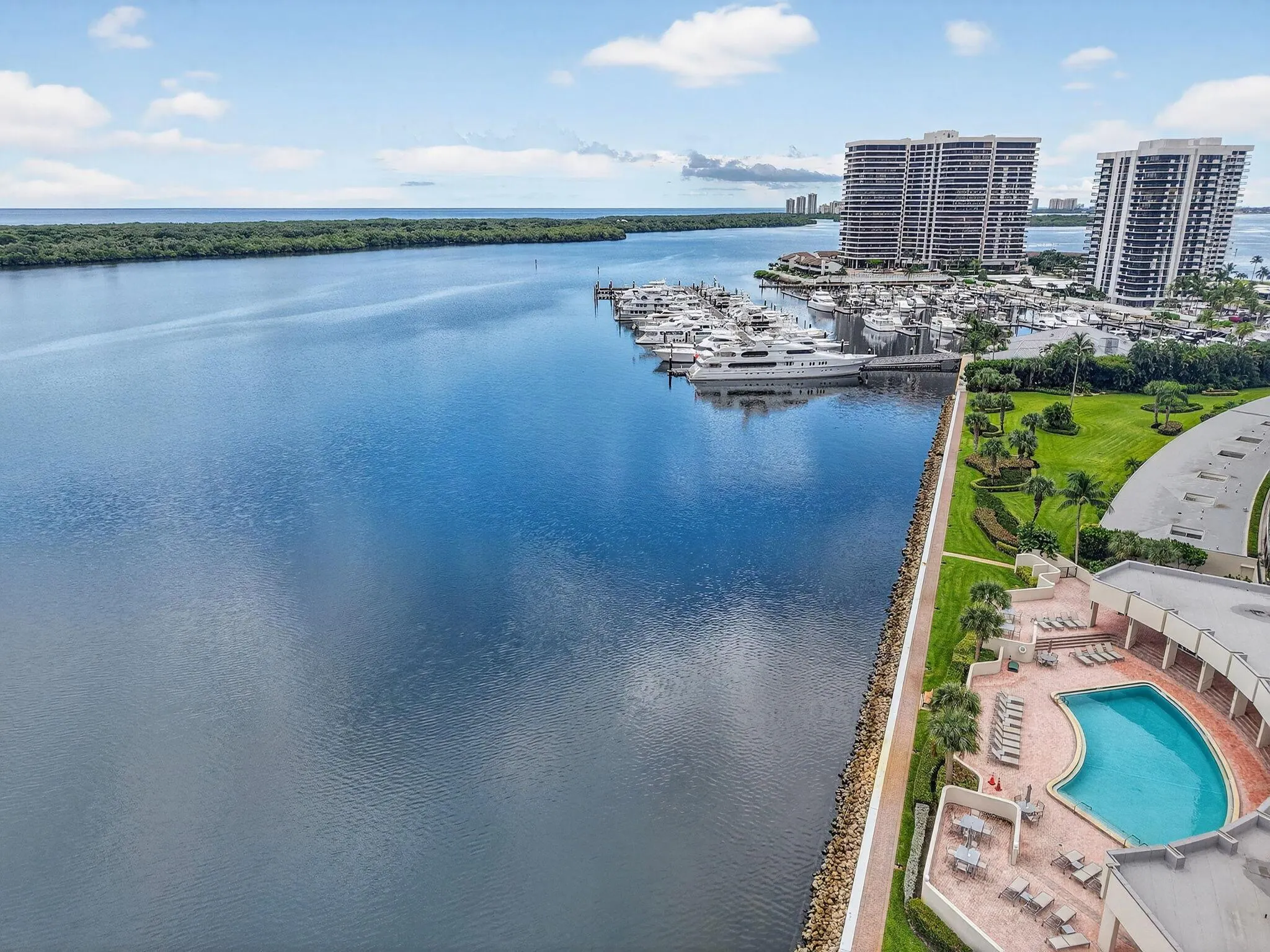 132 Lakeshore Drive, #1118
