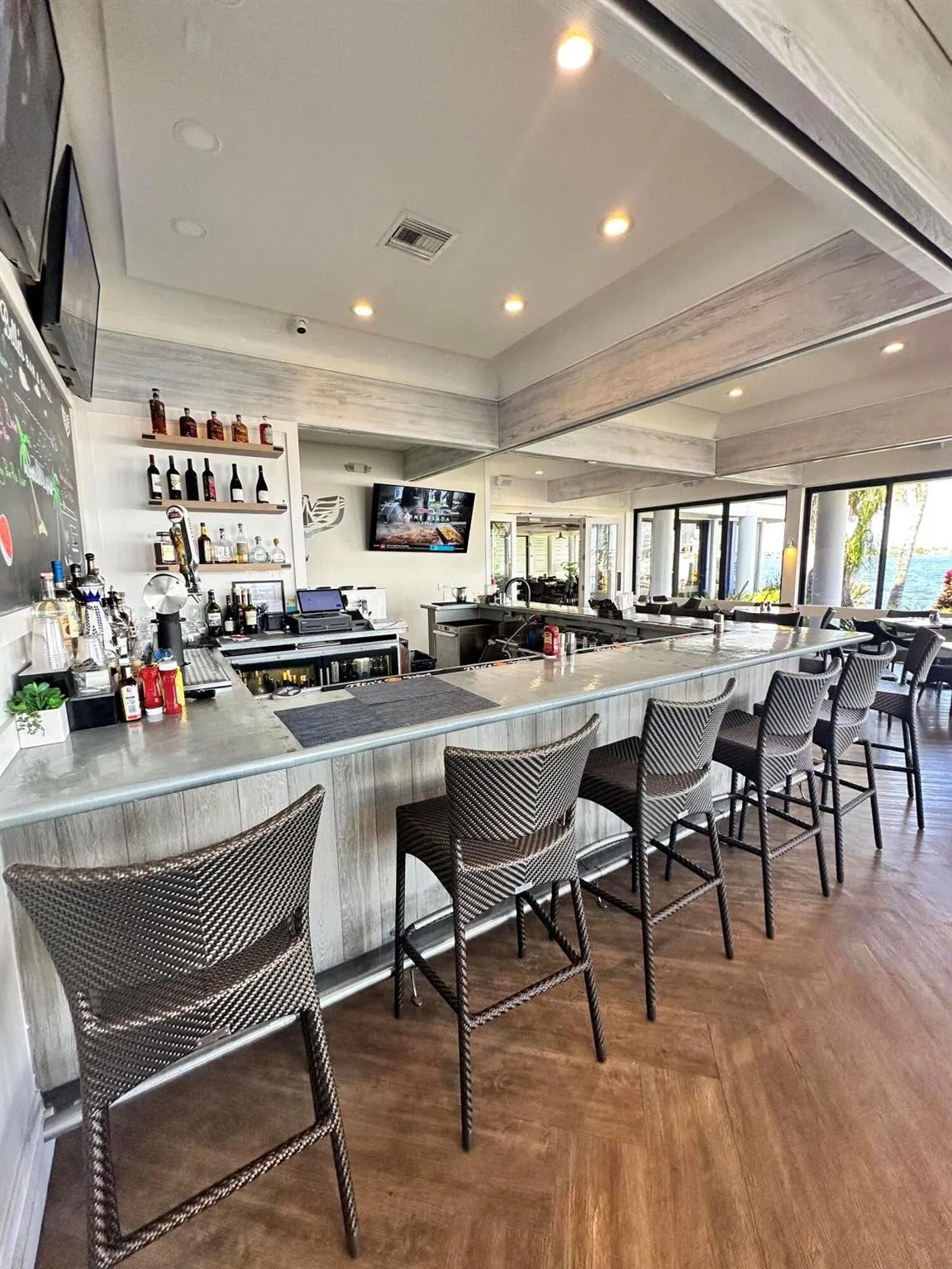 132 Lakeshore Drive, #1118