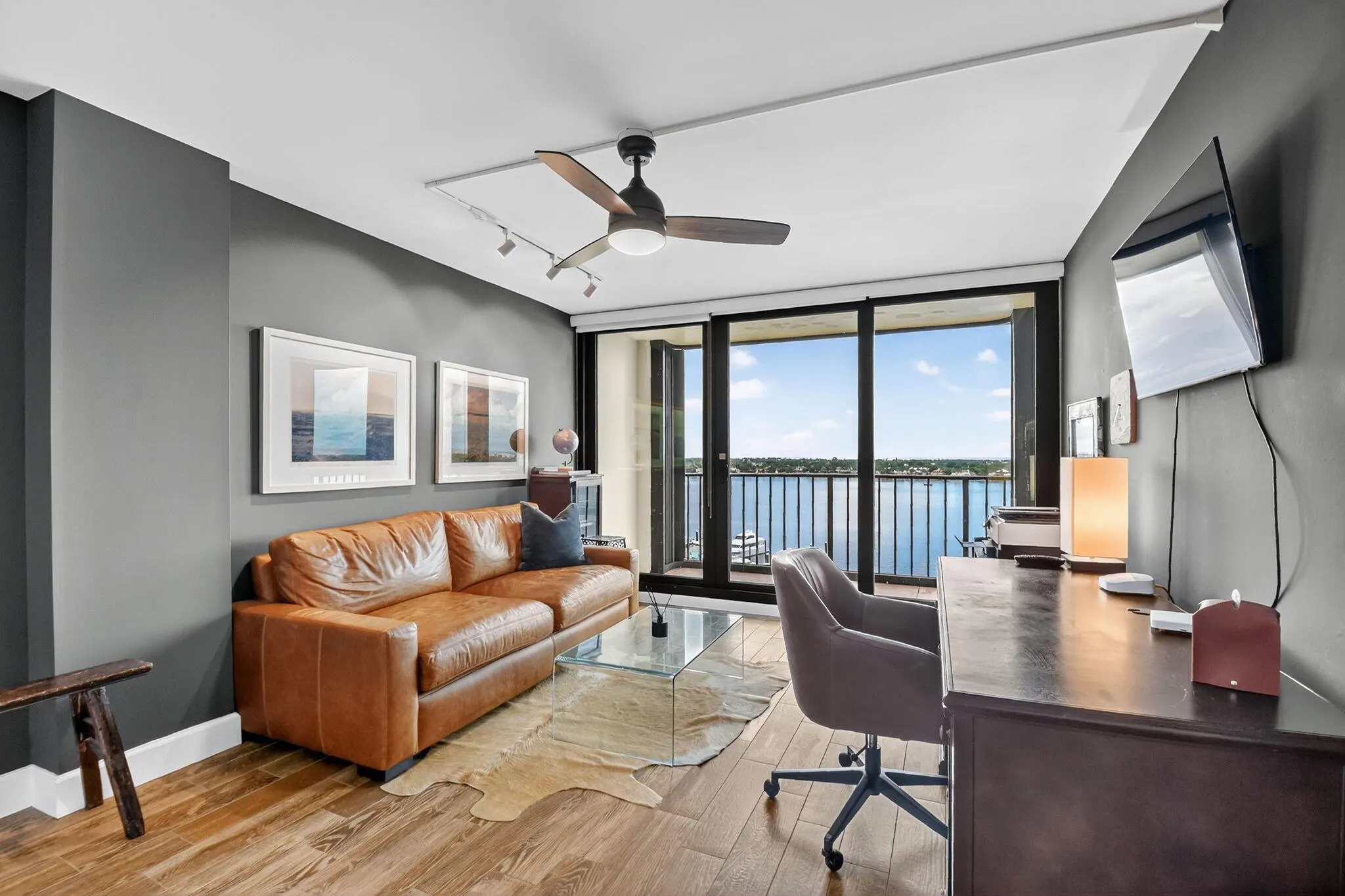132 Lakeshore Drive, #1118