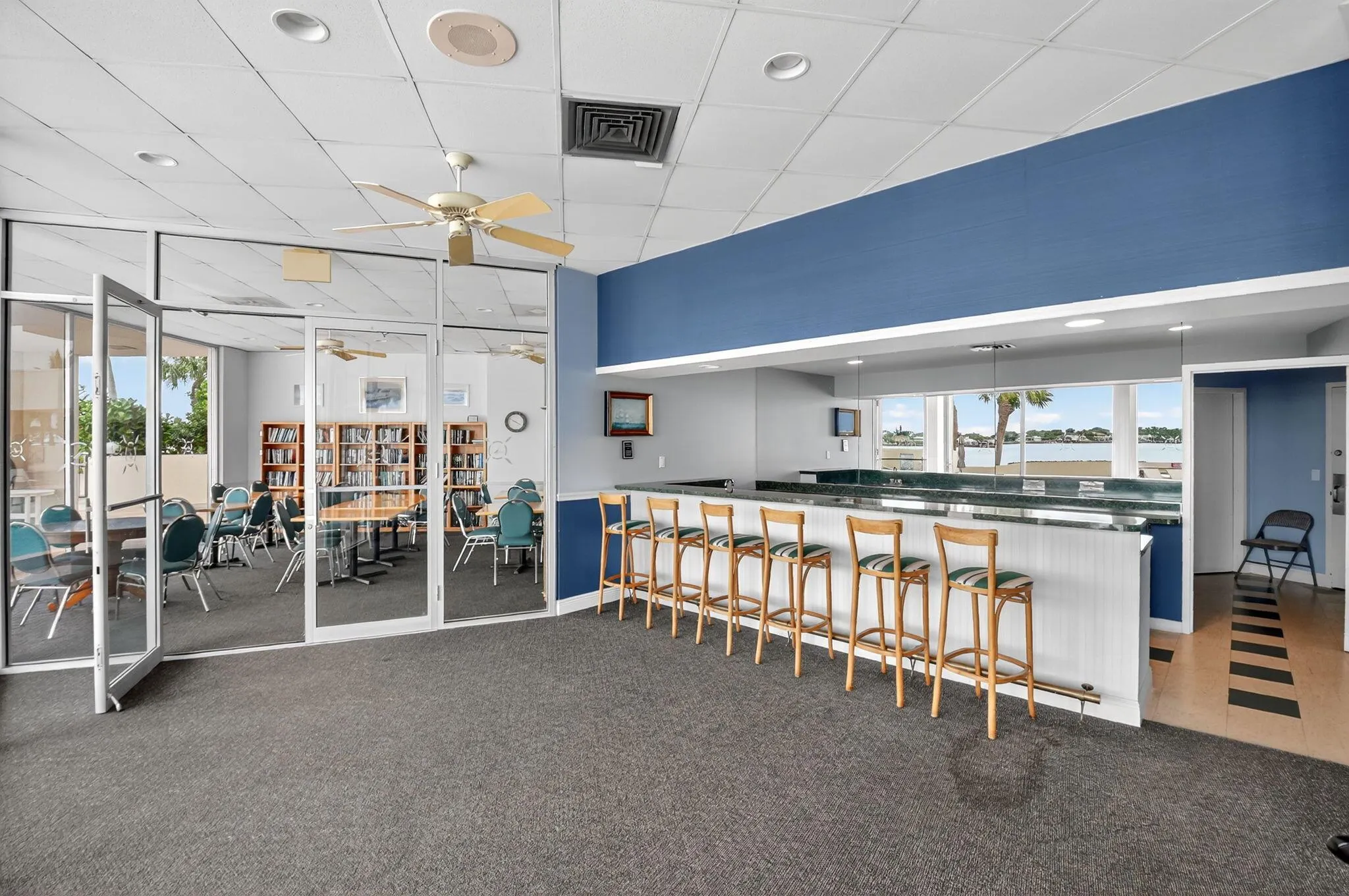132 Lakeshore Drive, #1118