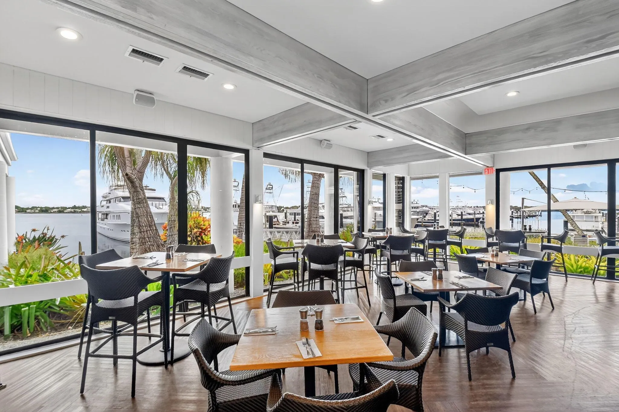 132 Lakeshore Drive, #1118