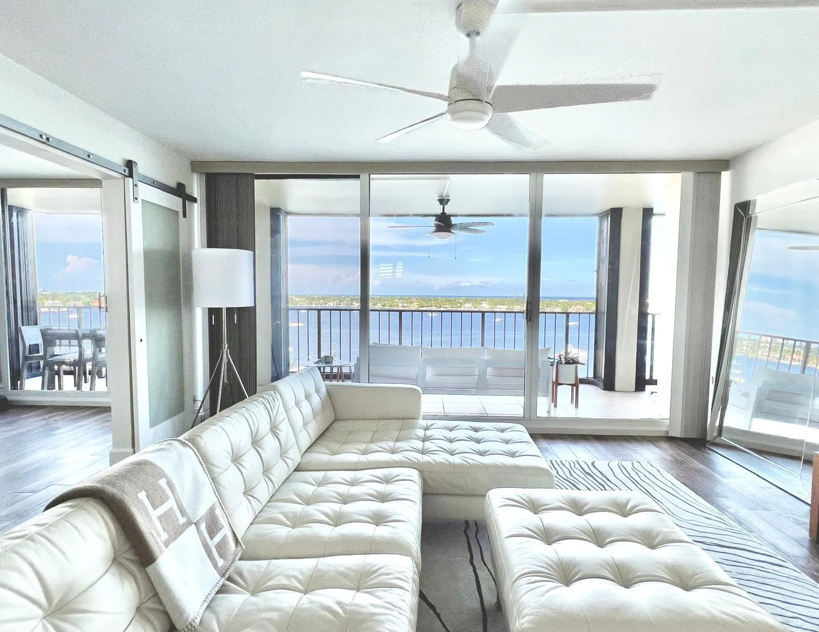 132 Lakeshore Drive, #1118