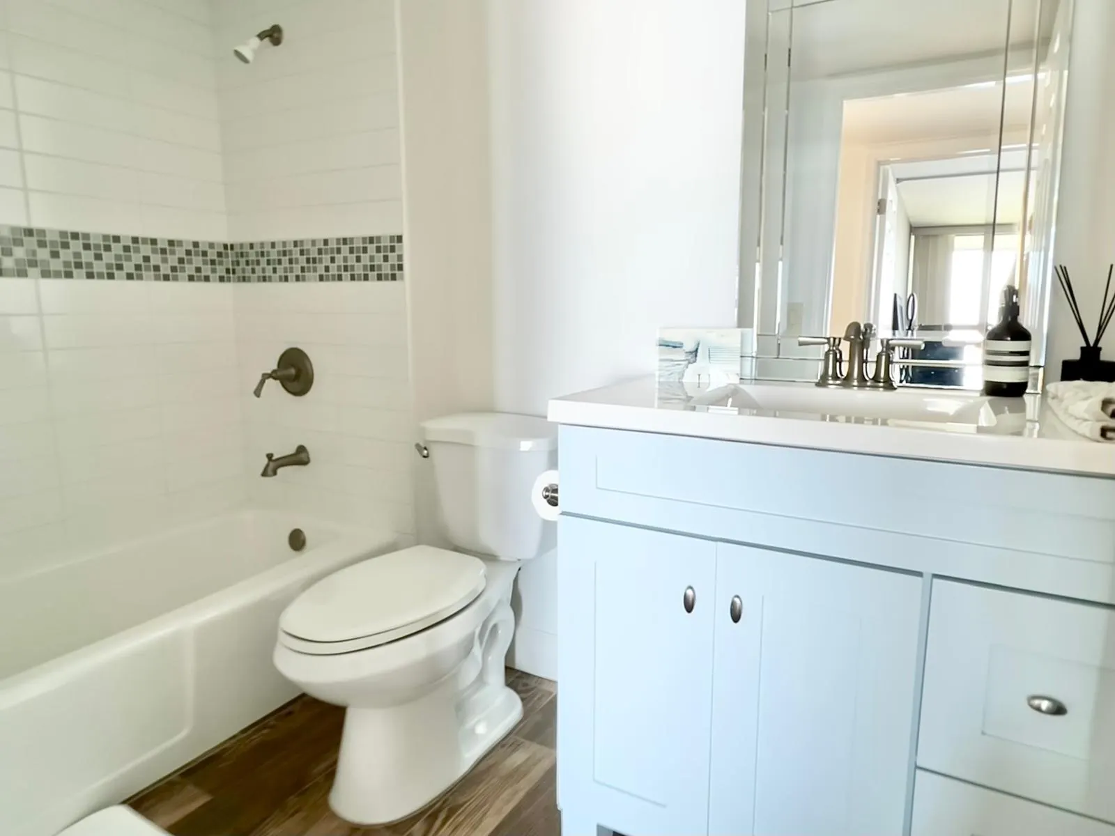 132 Lakeshore Drive, #1118