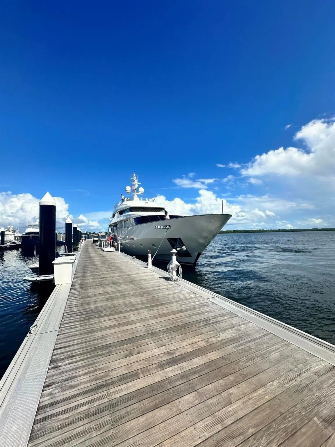 132 Lakeshore Drive, #1118