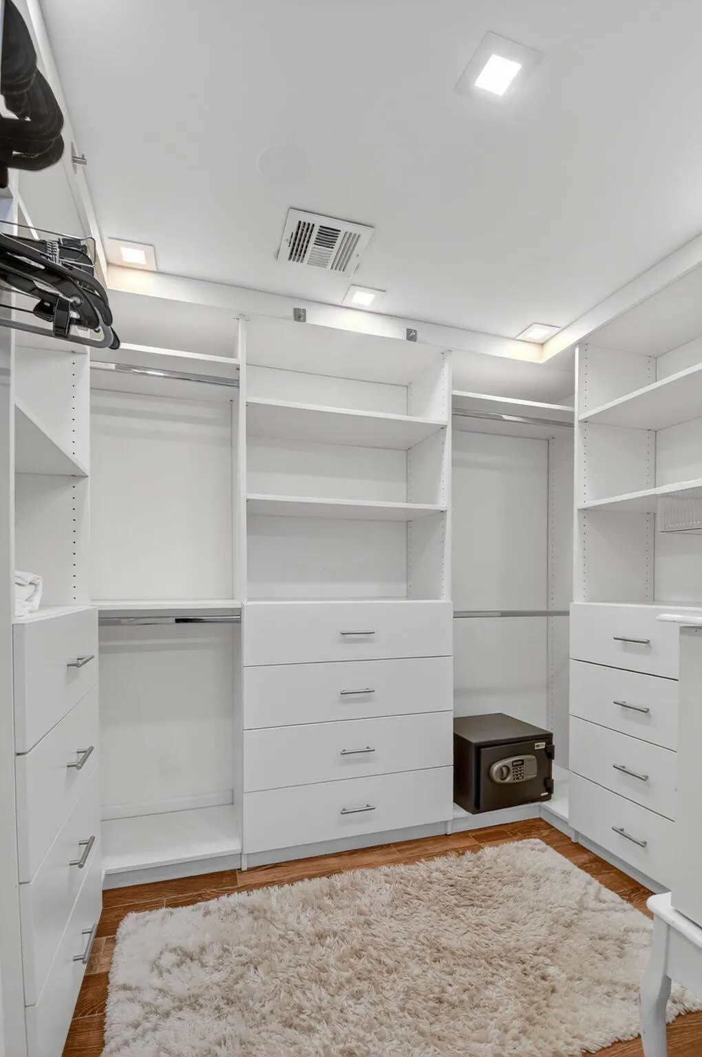 132 Lakeshore Drive, #1118