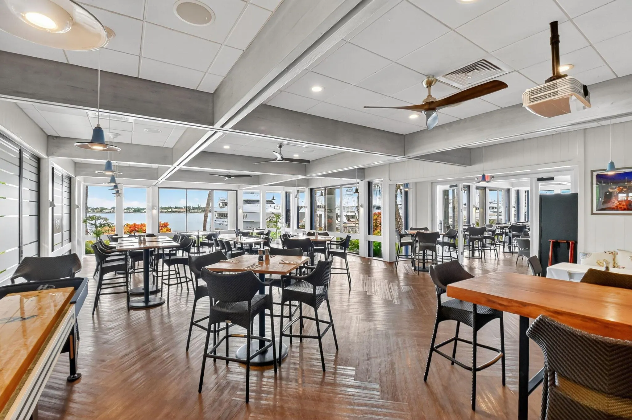 132 Lakeshore Drive, #1118