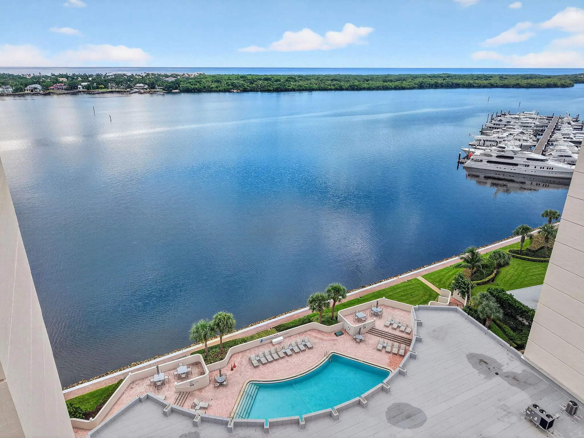 132 Lakeshore Drive, #1118