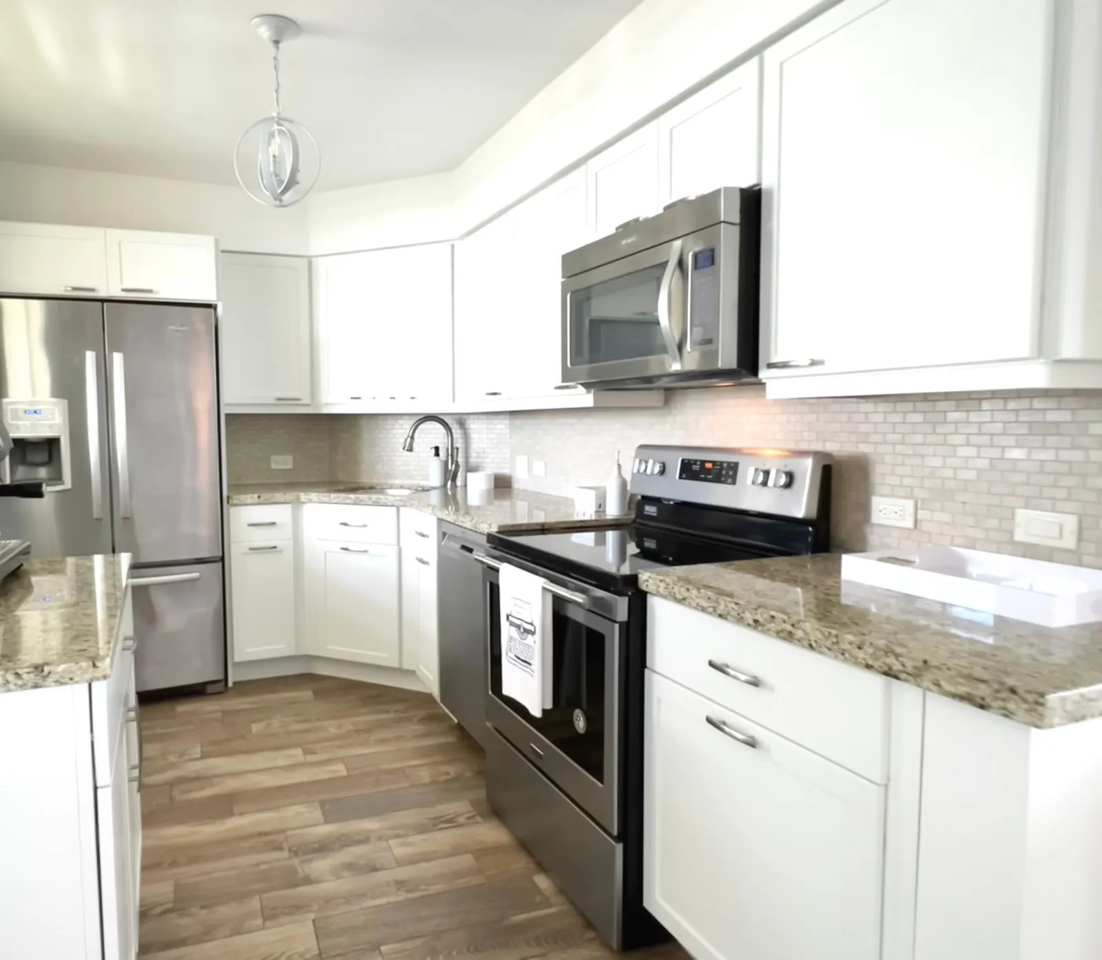 132 Lakeshore Drive, #1118