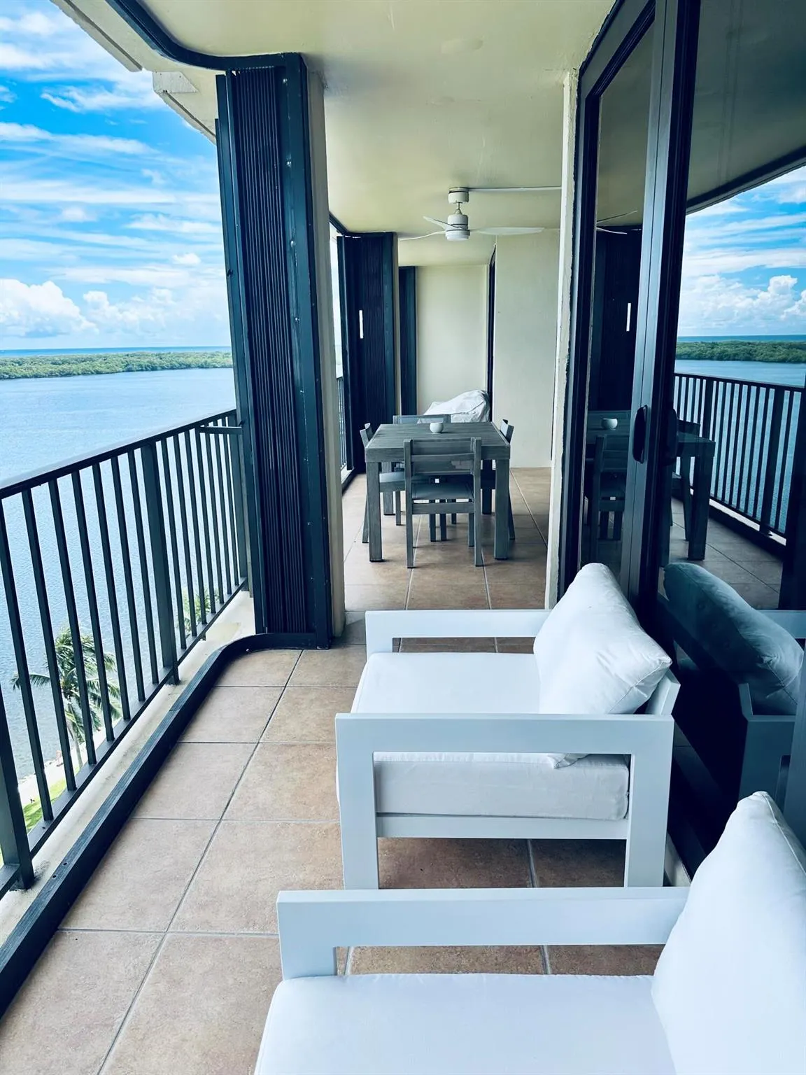 132 Lakeshore Drive, #1118
