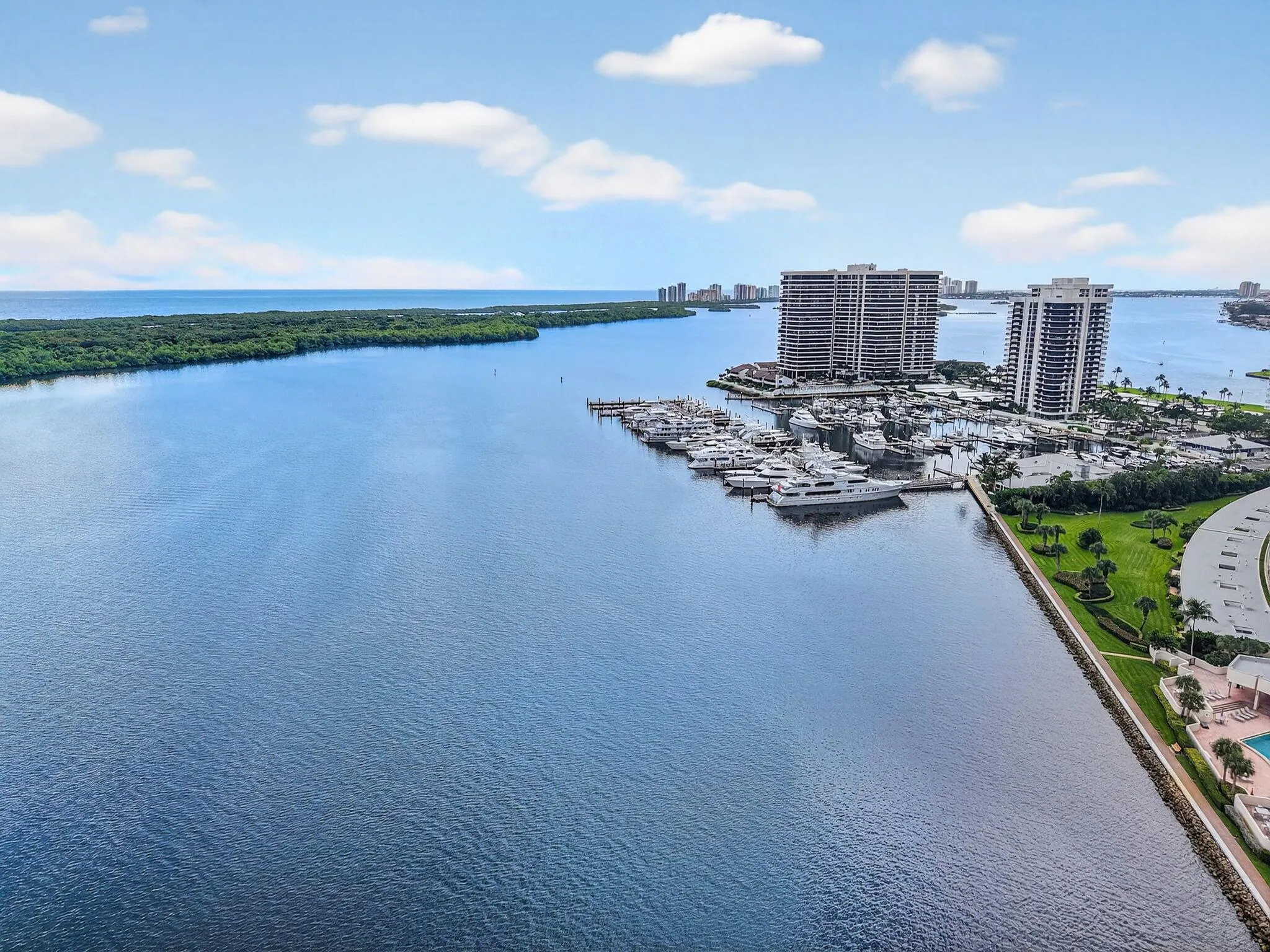 132 Lakeshore Drive, #1118