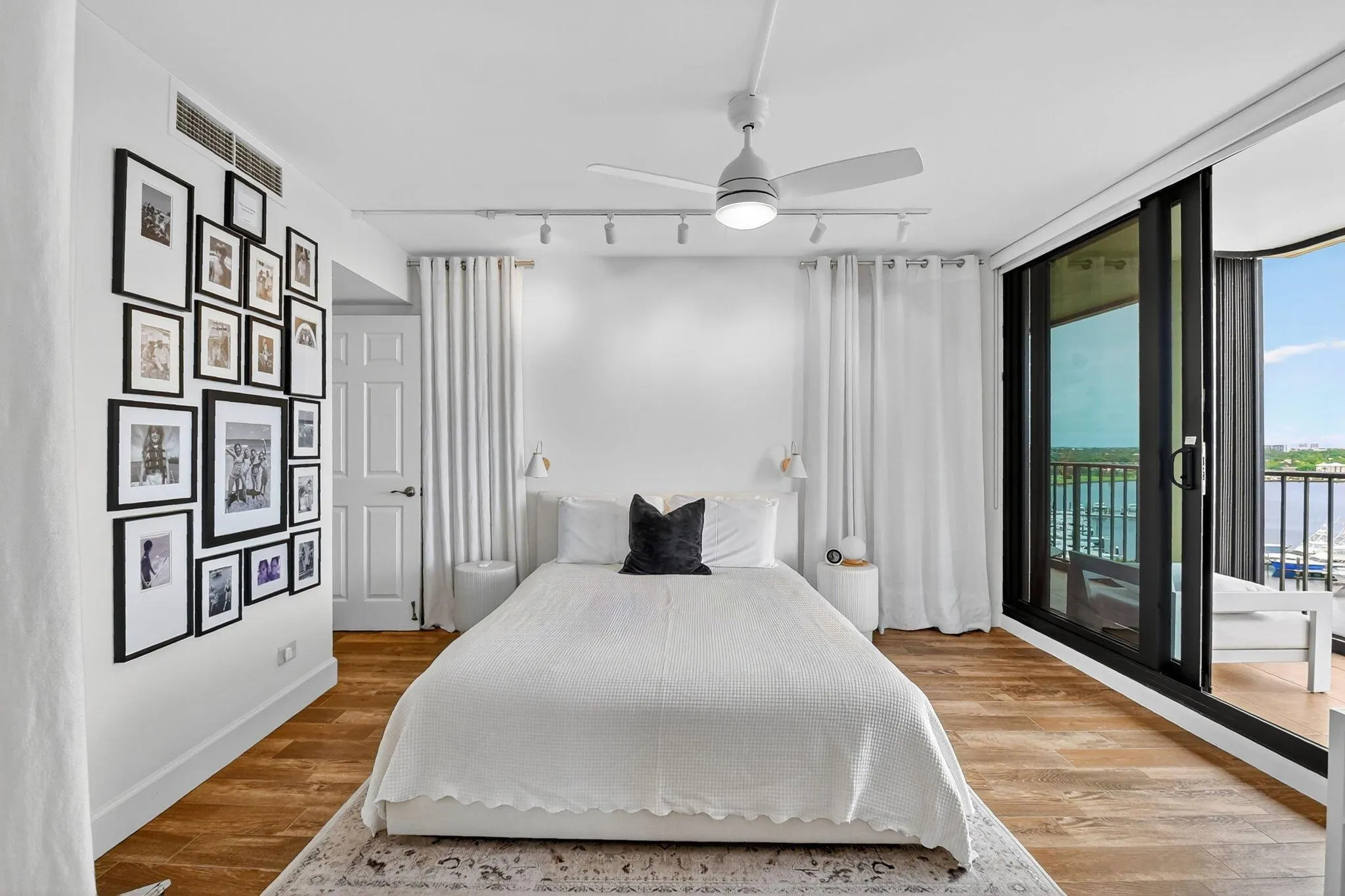 132 Lakeshore Drive, #1118