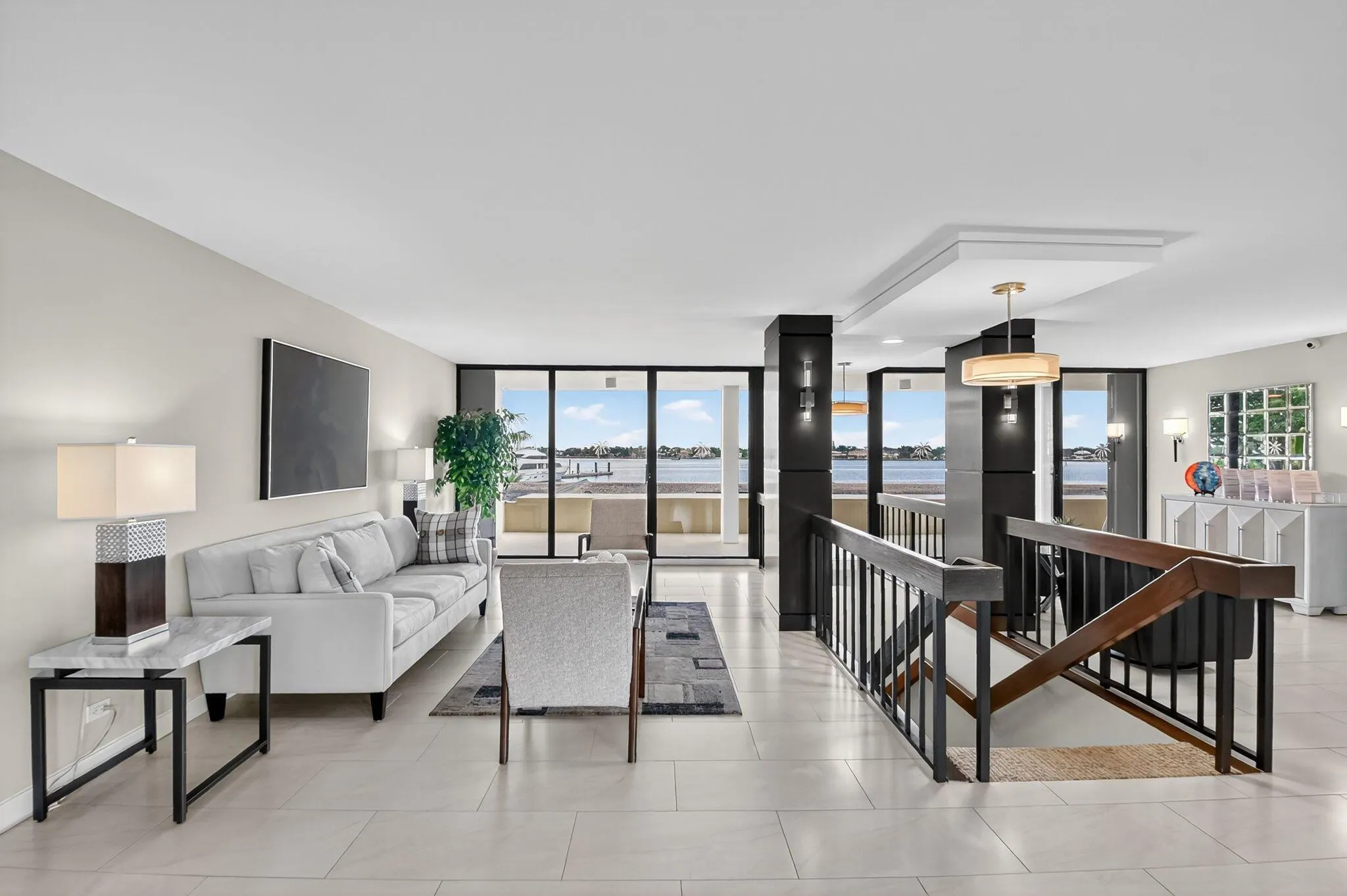 132 Lakeshore Drive, #1118