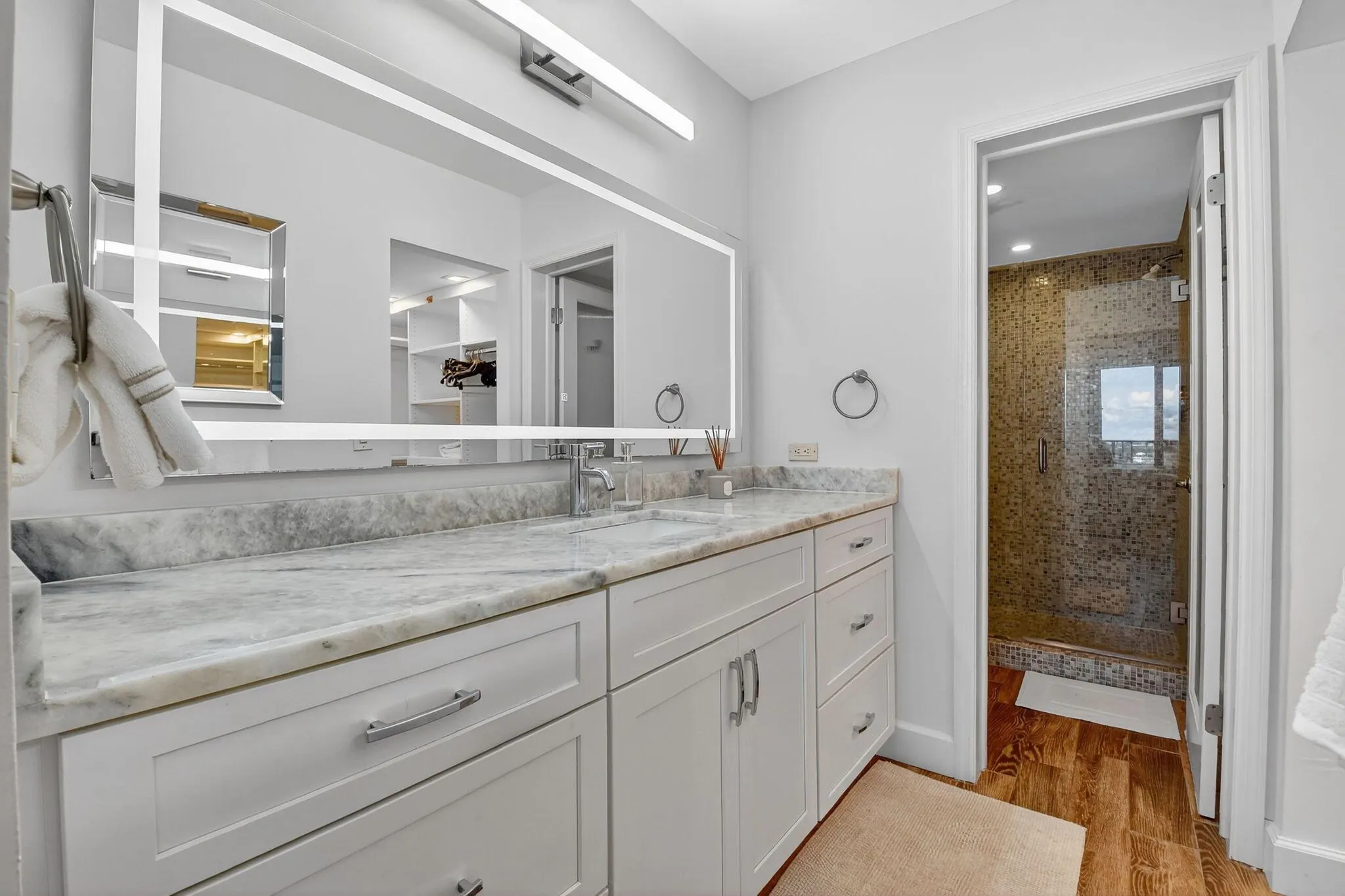 132 Lakeshore Drive, #1118