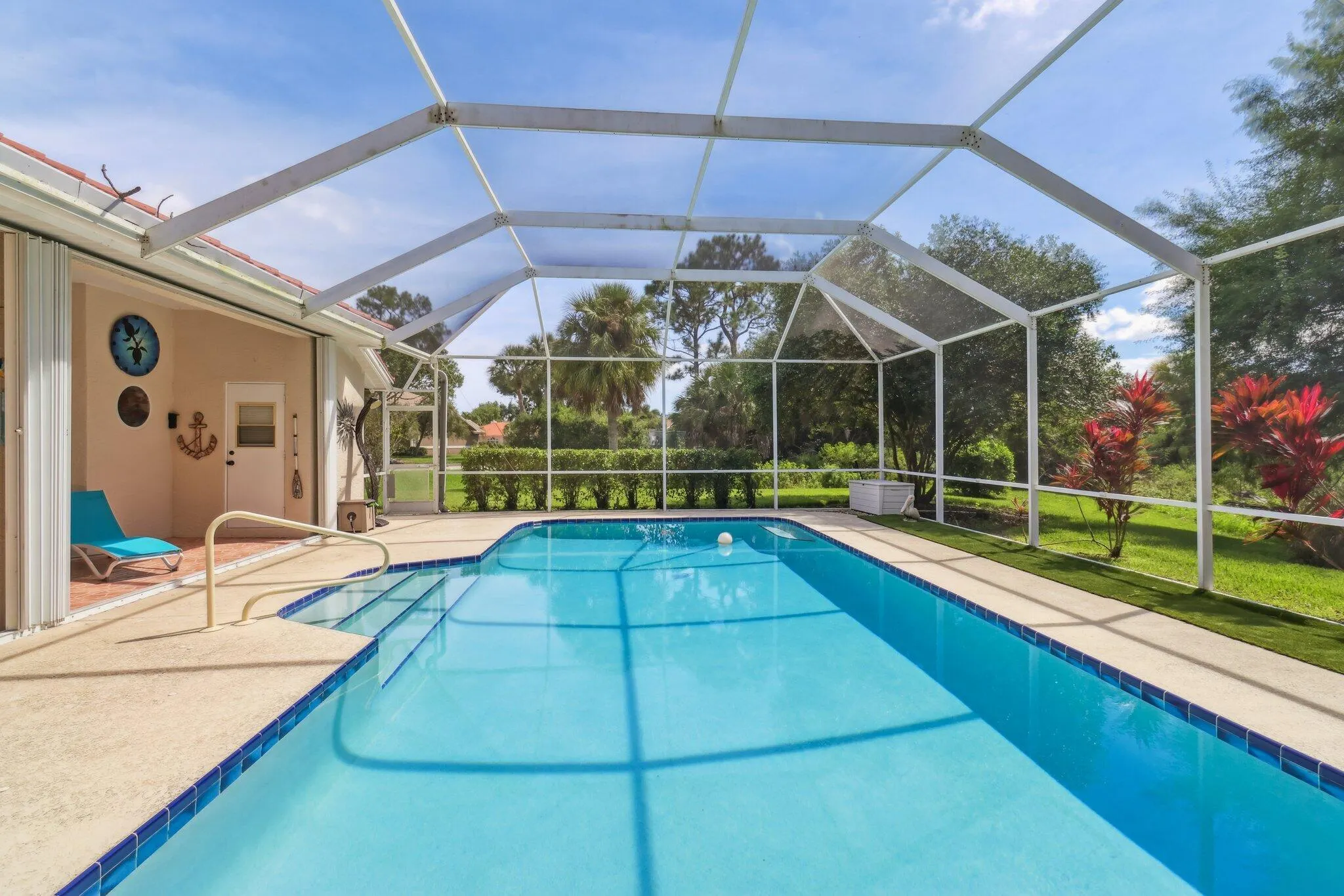1190 SW Mirror Lake Cove