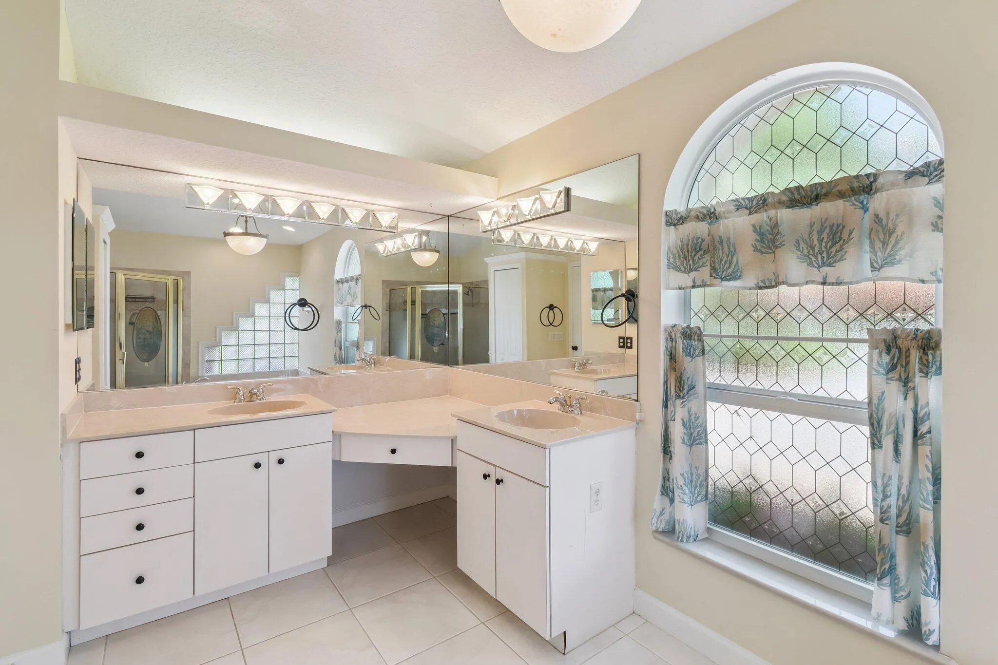 1190 SW Mirror Lake Cove