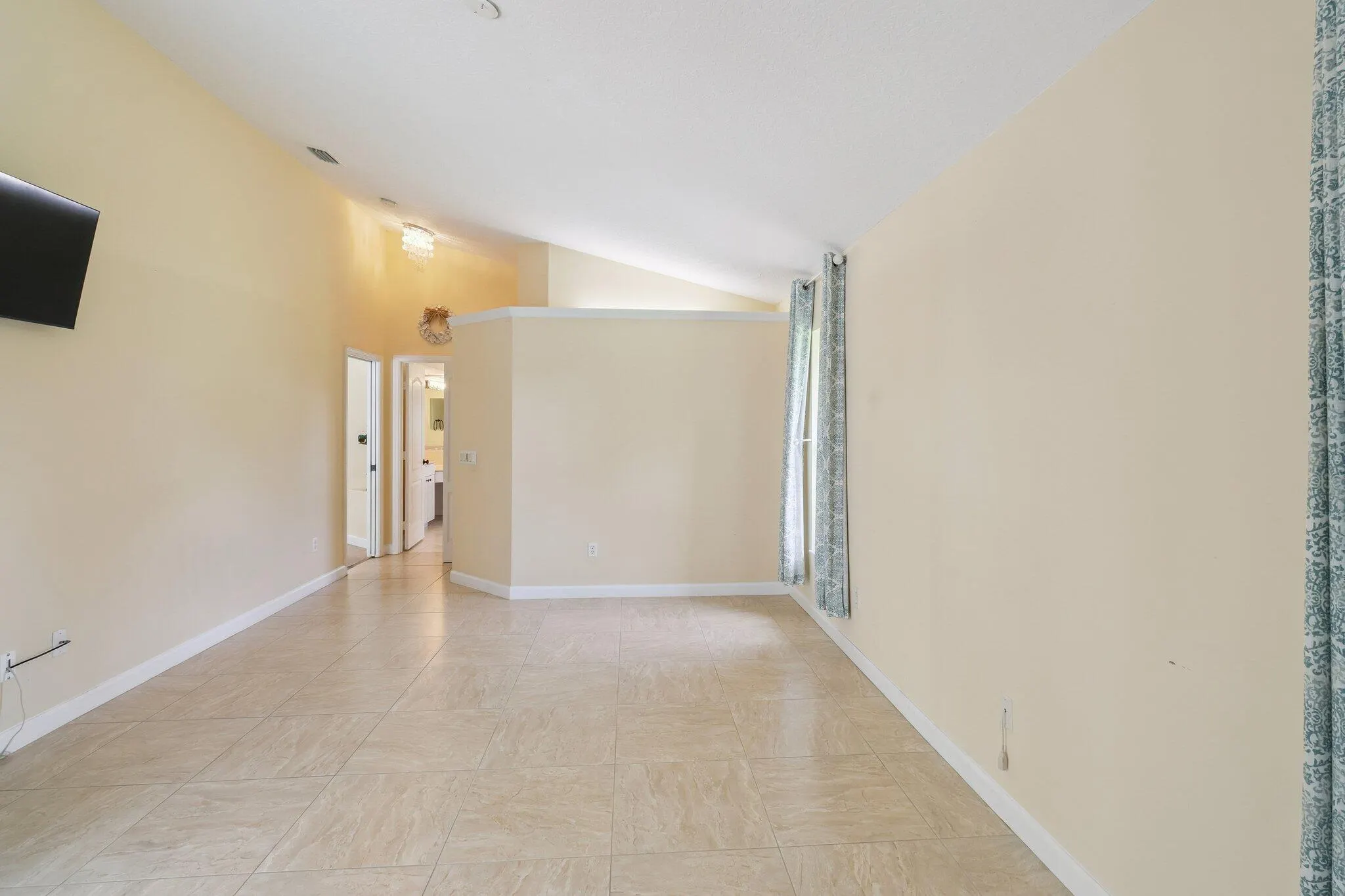 1190 SW Mirror Lake Cove