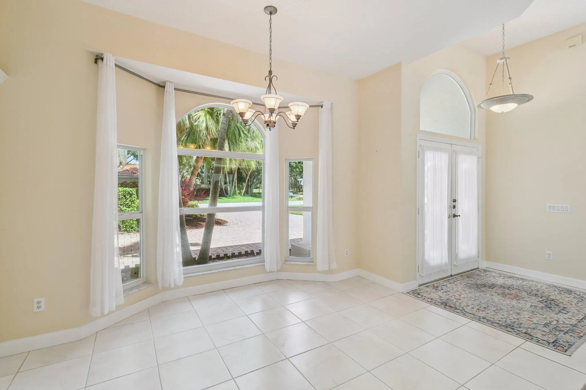 1190 SW Mirror Lake Cove