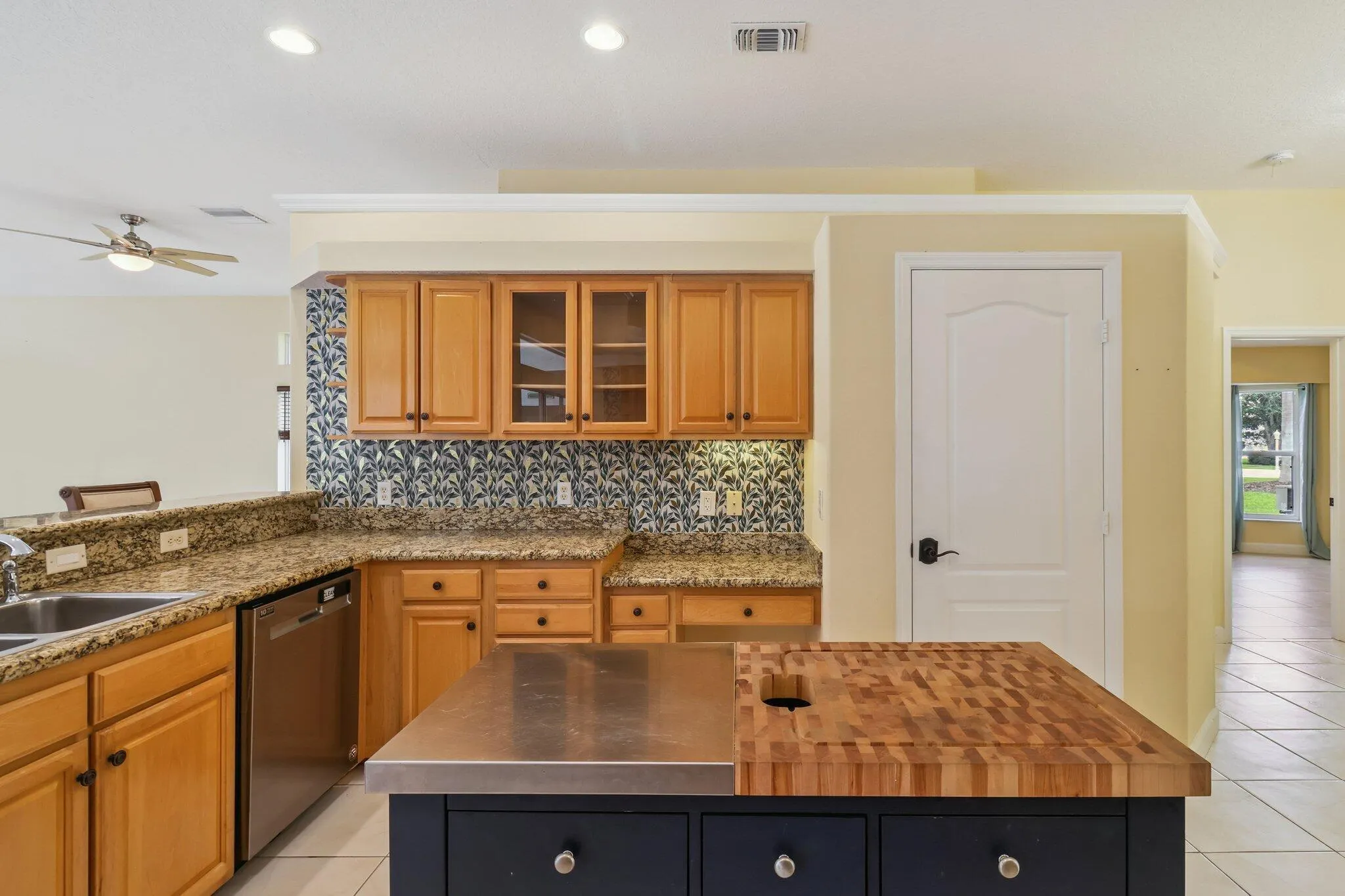 1190 SW Mirror Lake Cove