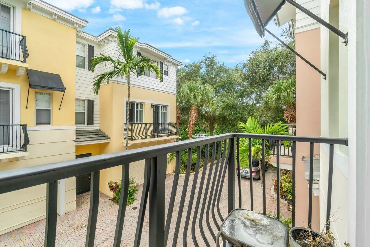 3805 NW 5th Terrace