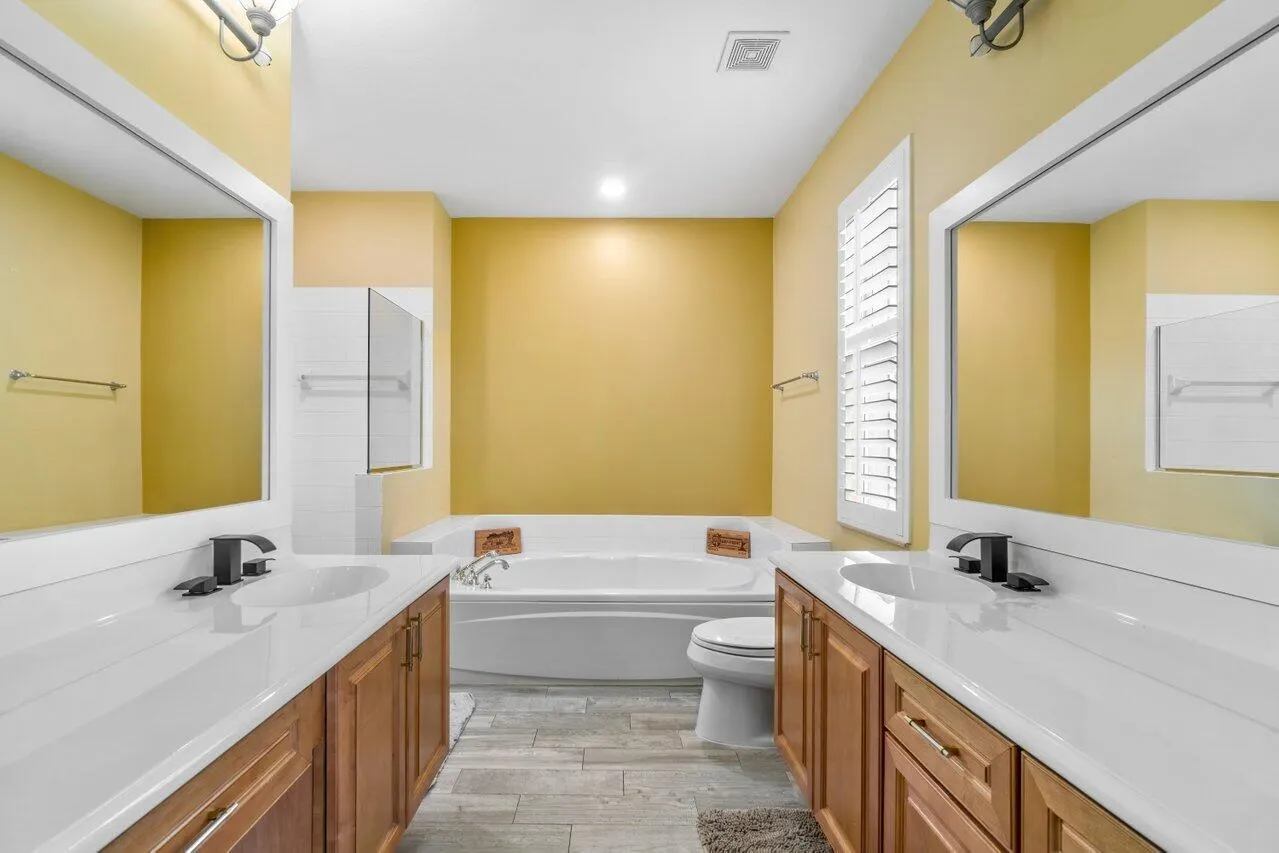 3805 NW 5th Terrace
