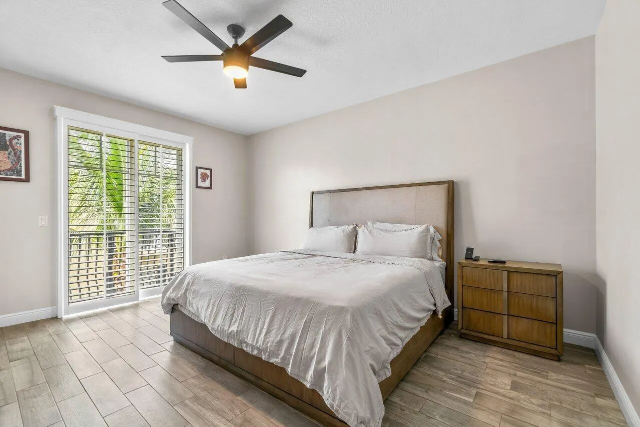 3805 NW 5th Terrace