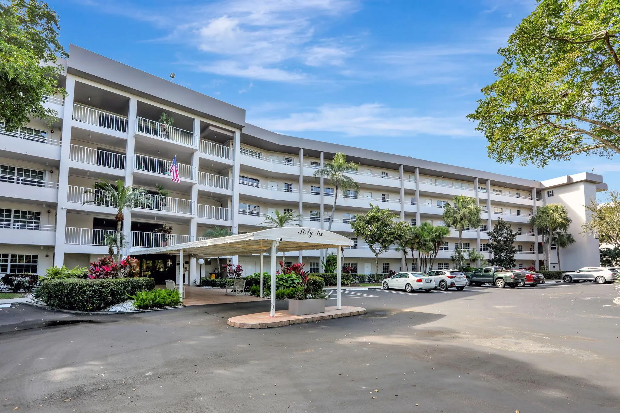 565 Oaks Lane, #512
