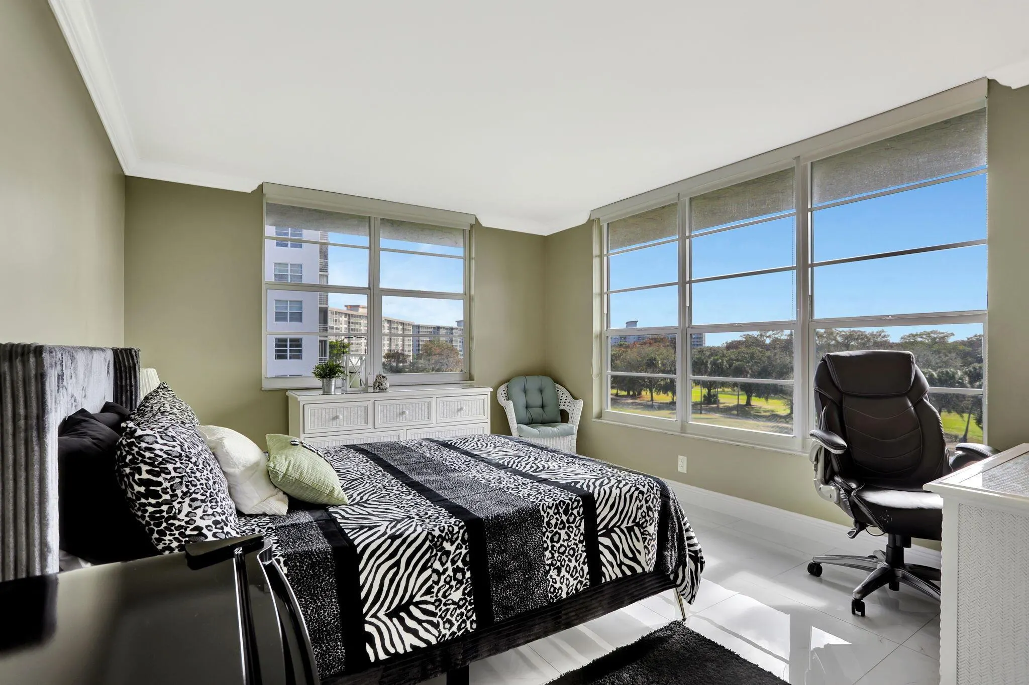 565 Oaks Lane, #512