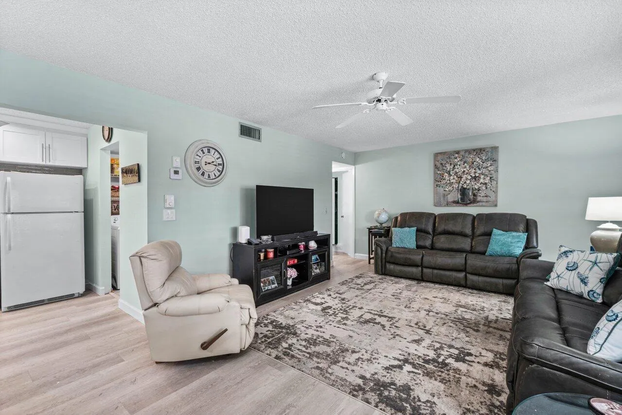 414 Pine Glen Lane, #D-2