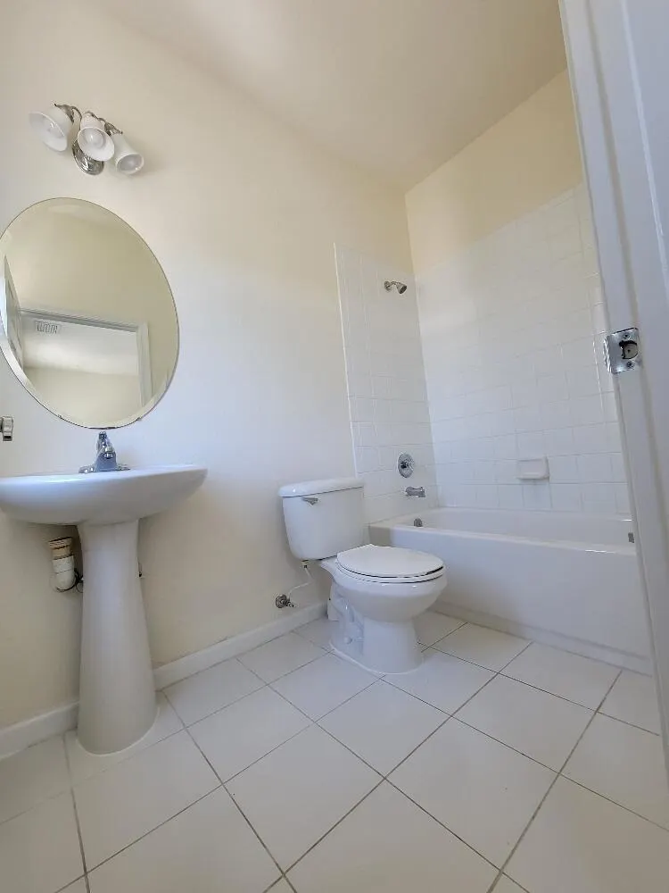 221 Greenwich Circle, #209