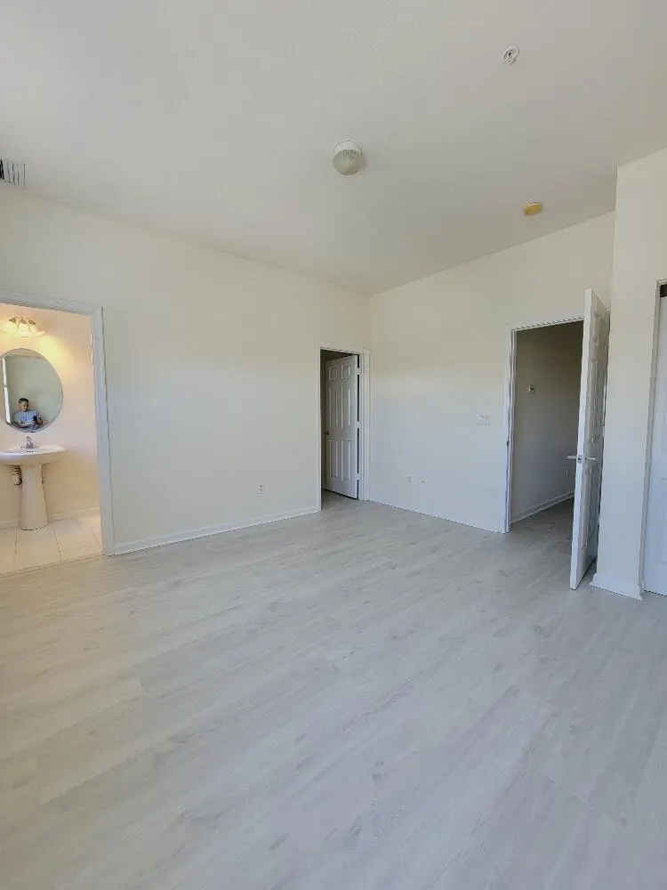 221 Greenwich Circle, #209