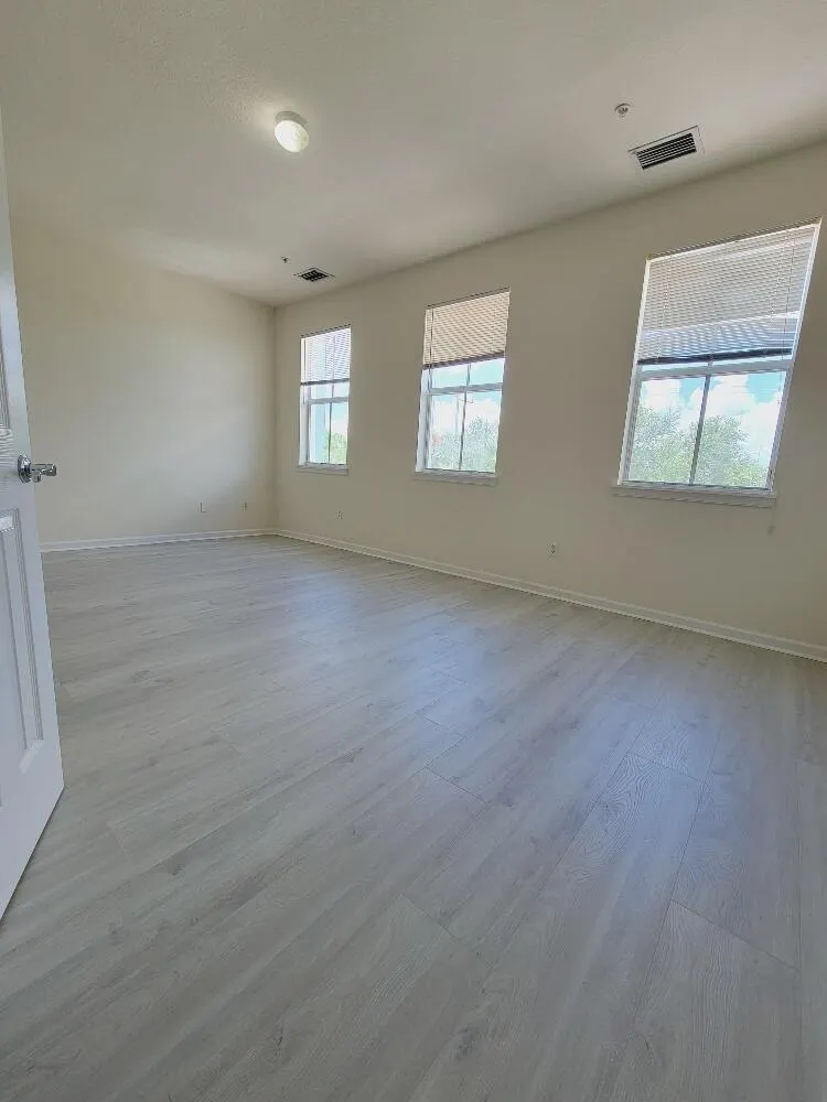 221 Greenwich Circle, #209