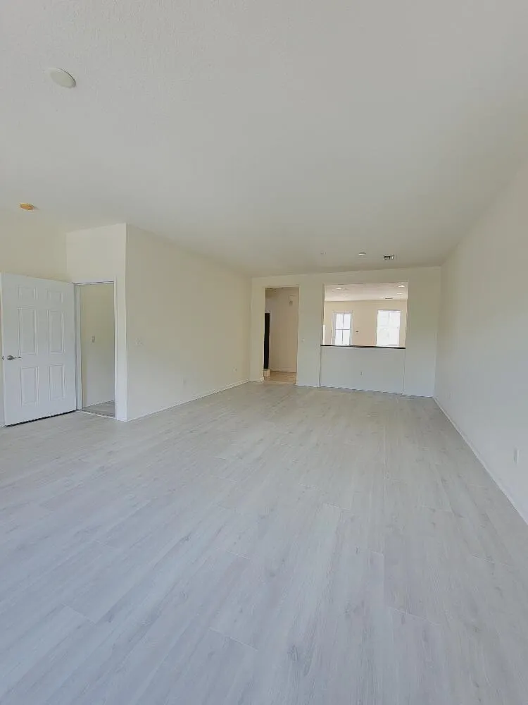 221 Greenwich Circle, #209