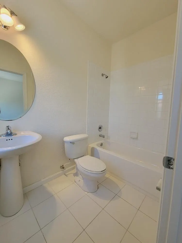 221 Greenwich Circle, #209