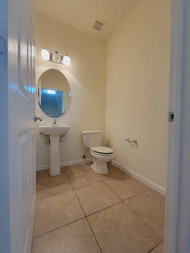 221 Greenwich Circle, #209